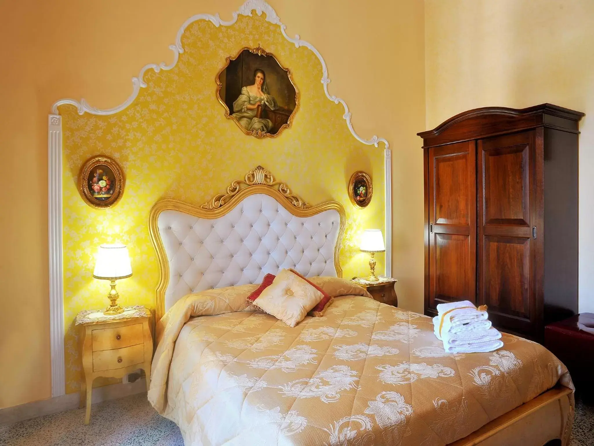 Photo of the whole room, Bed in B&B La Dolce Vita - Luxury House