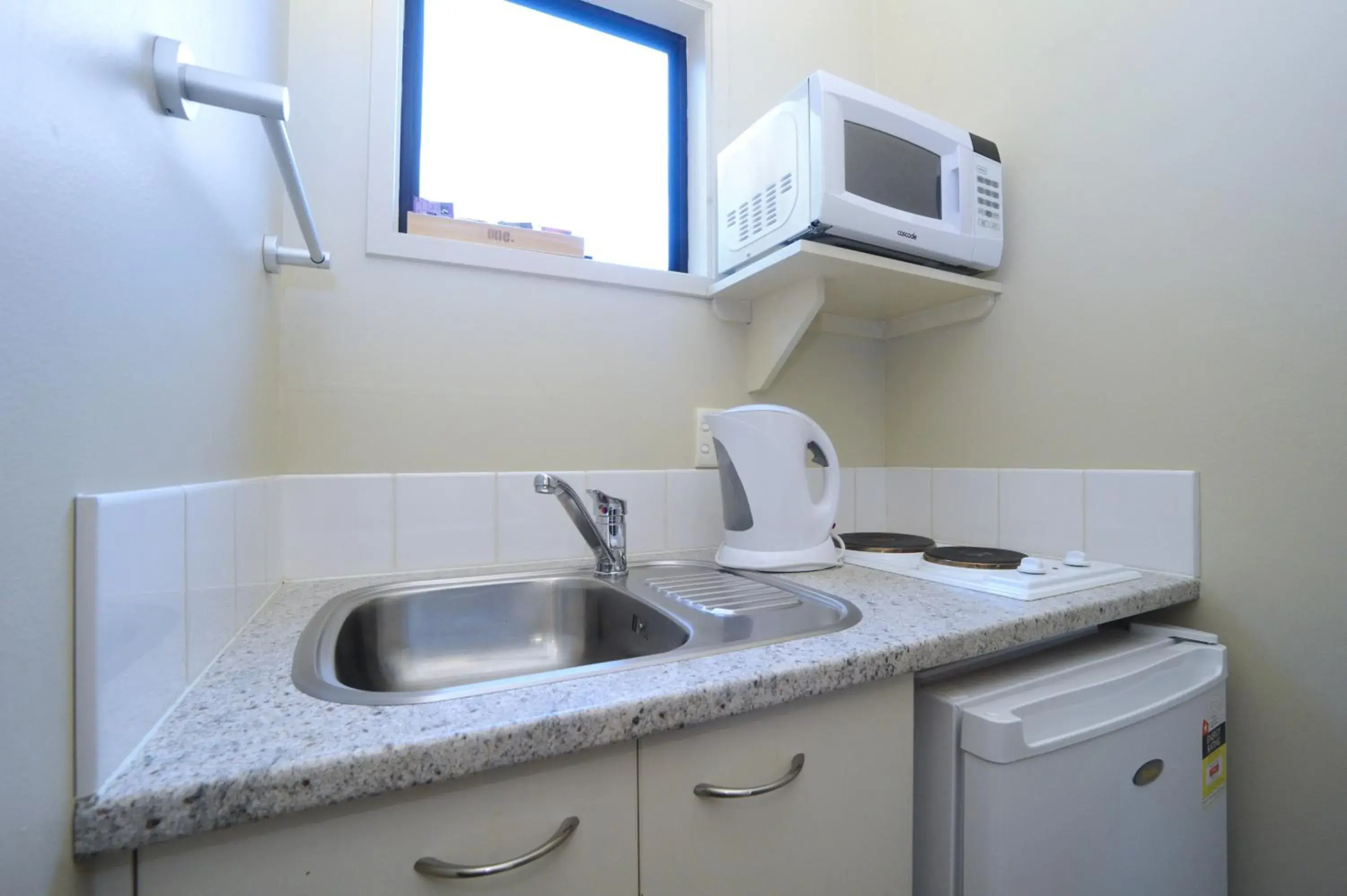 Kitchen or kitchenette, Kitchen/Kitchenette in Tudor Court Motor Lodge Hotel