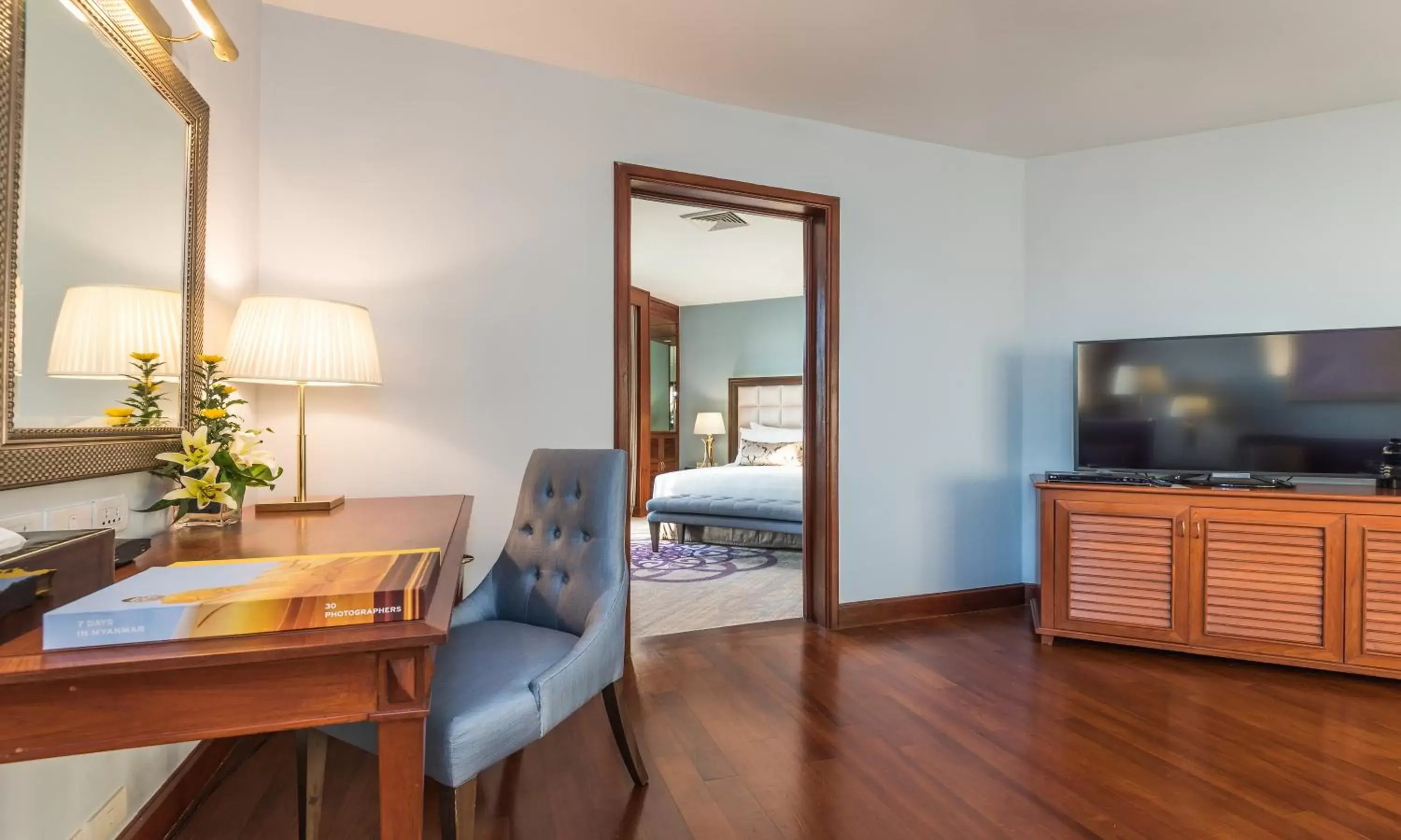 Bedroom, TV/Entertainment Center in Chatrium Hotel Royal Lake Yangon