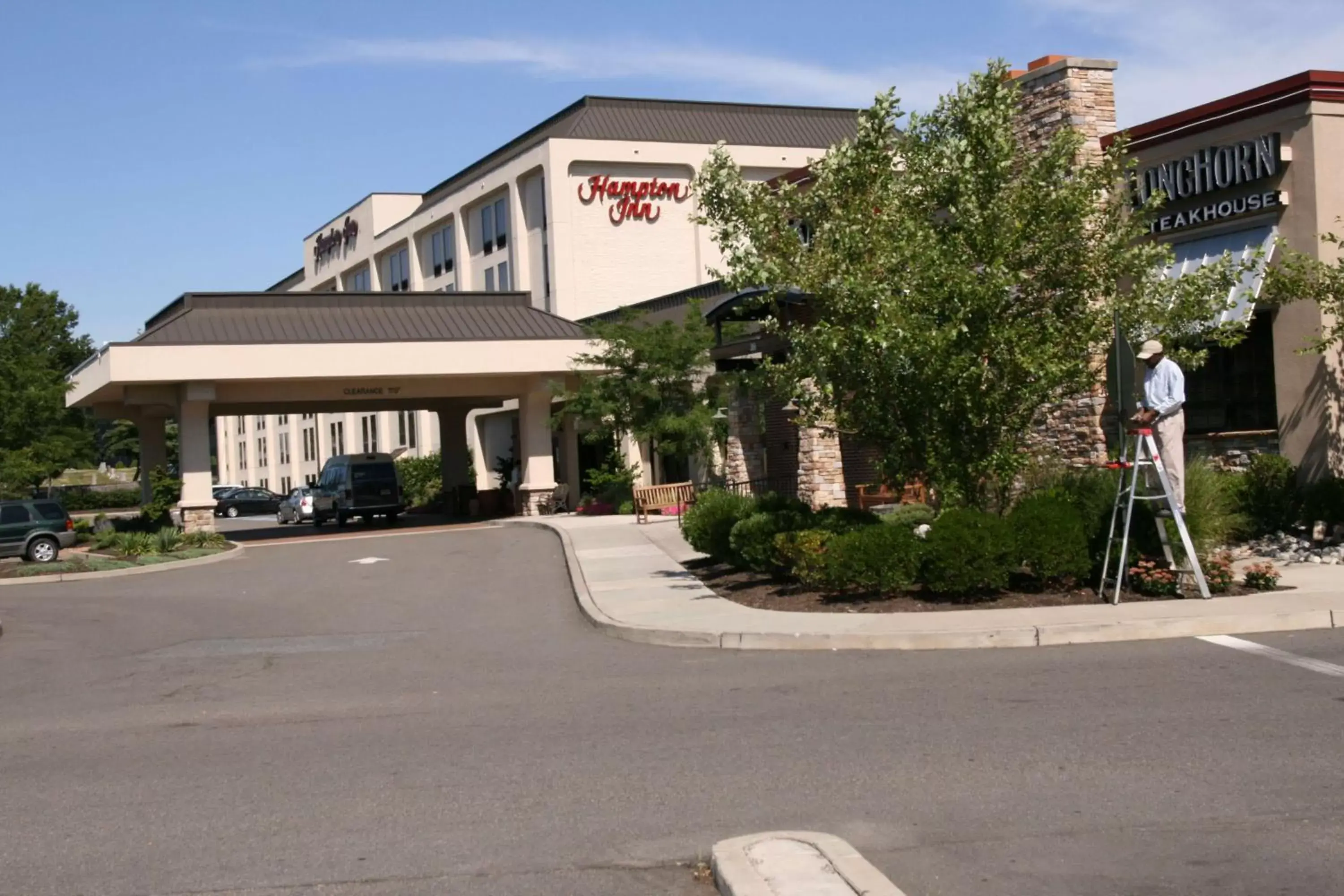 Property Building in Hampton Inn Woodbridge