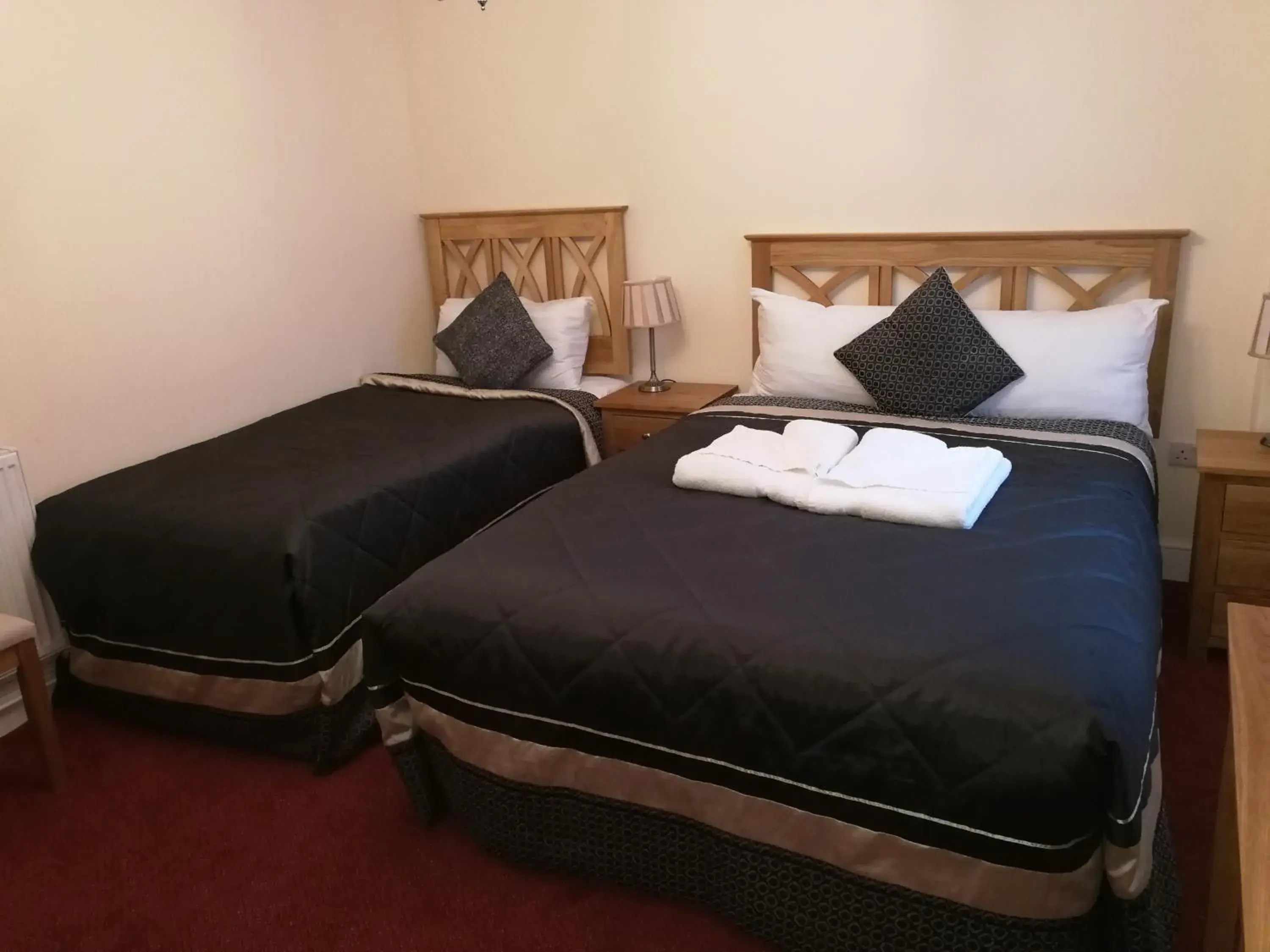 Bedroom, Bed in Crown Hotel Brackley