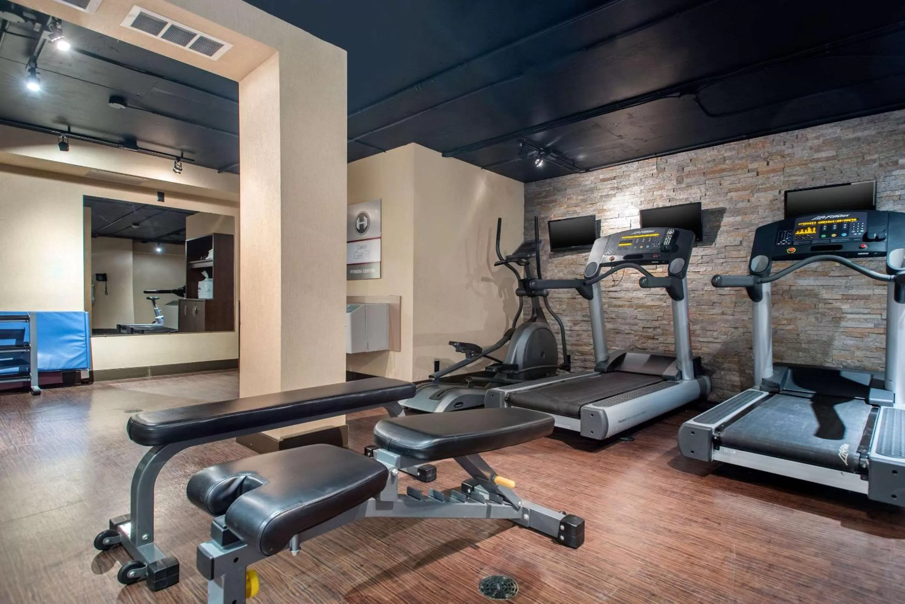 Fitness centre/facilities in Clarion Hotel & Suites