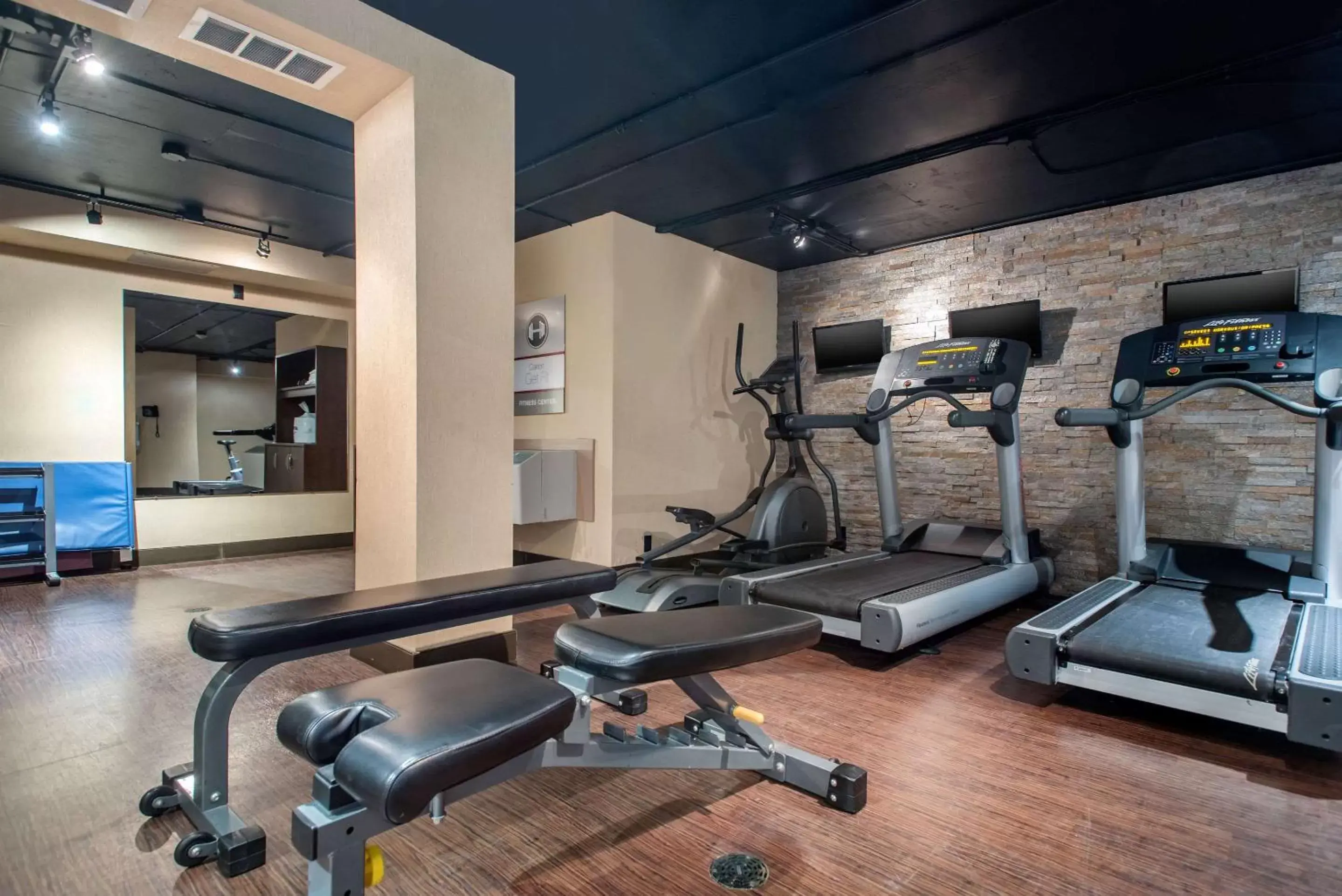 Fitness centre/facilities, Fitness Center/Facilities in Clarion Hotel & Suites