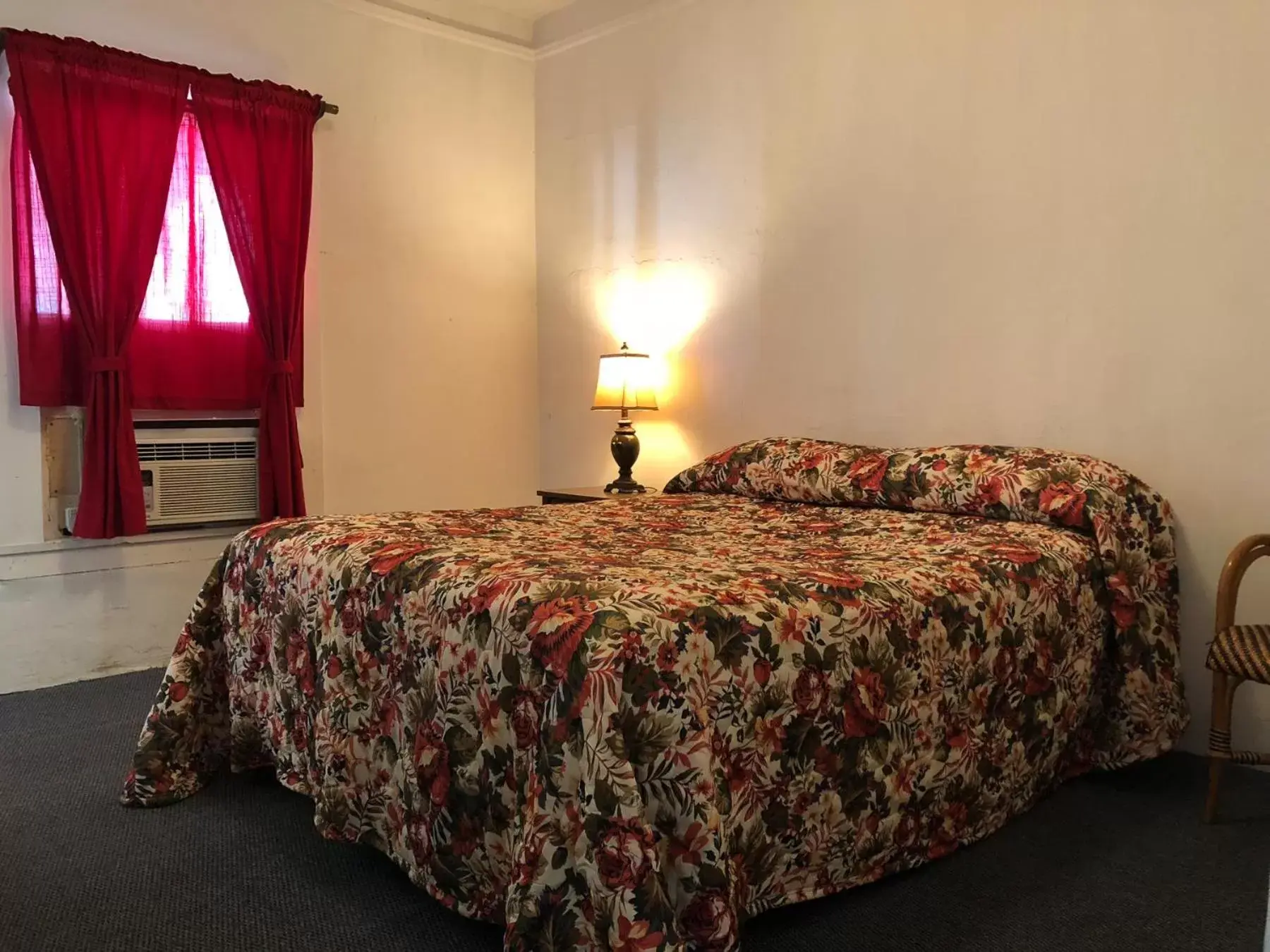 Bed in Amargosa Opera House & Hotel