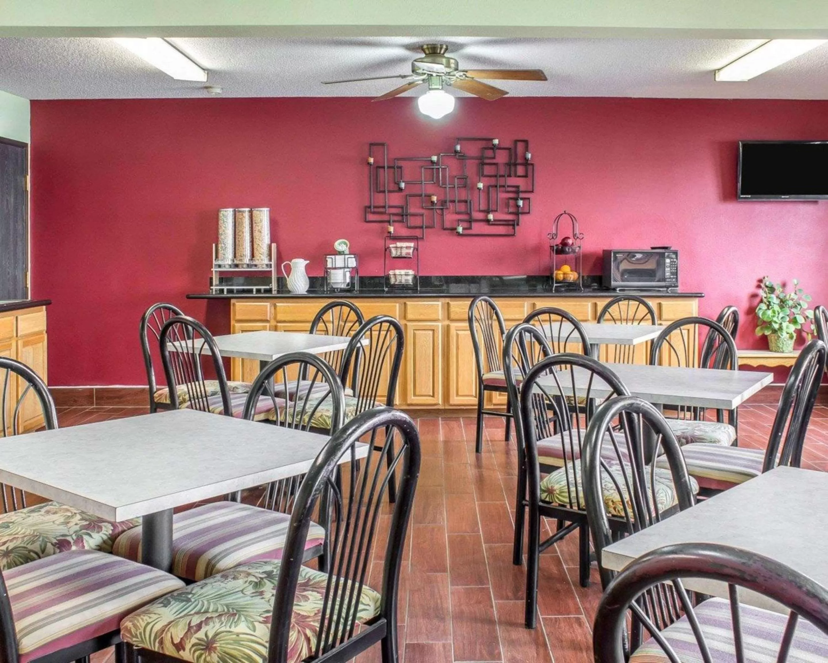 Restaurant/places to eat in Econo Lodge