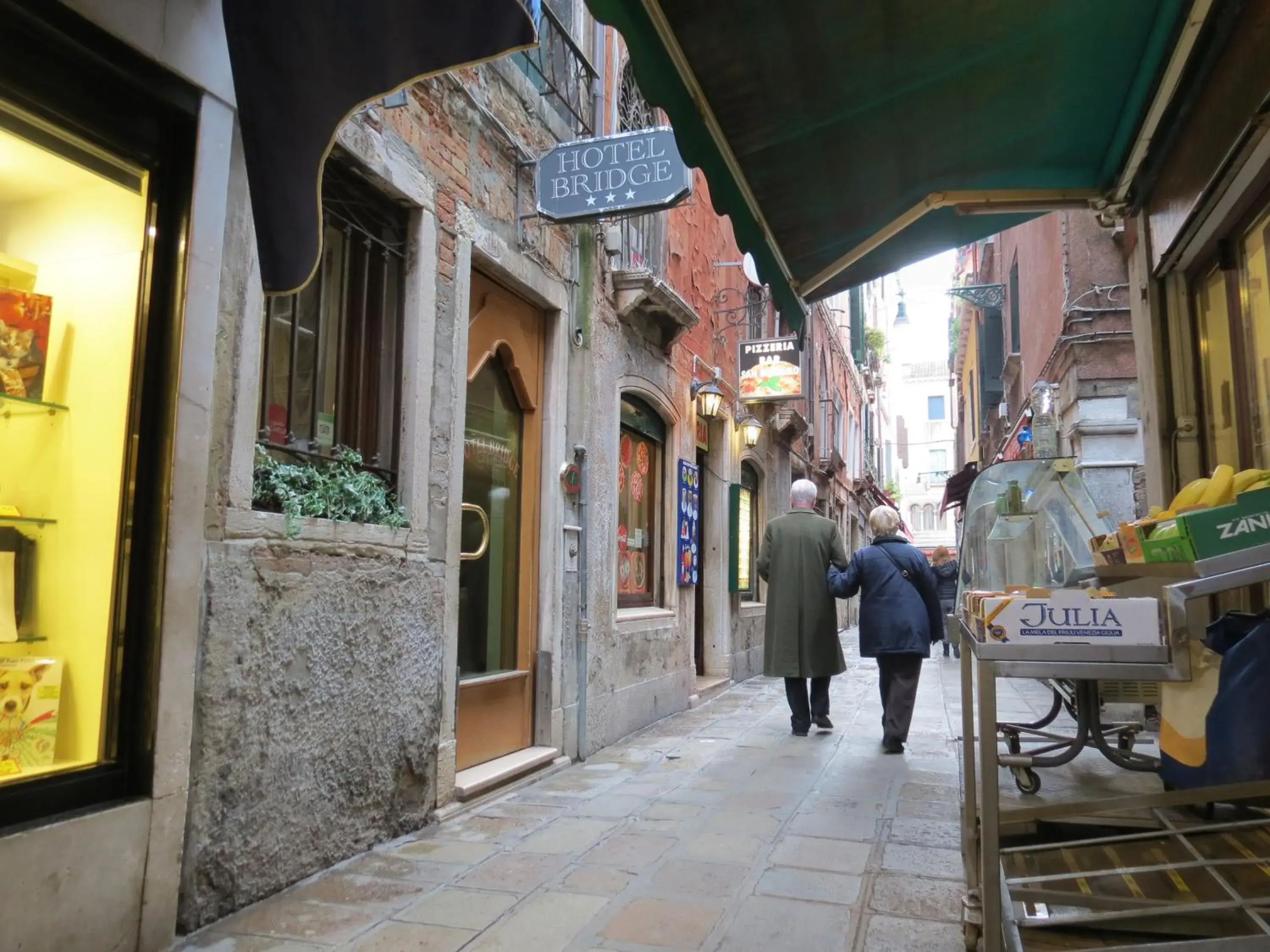 Property building in Hotel Bridge Property building in Hotel Bridge