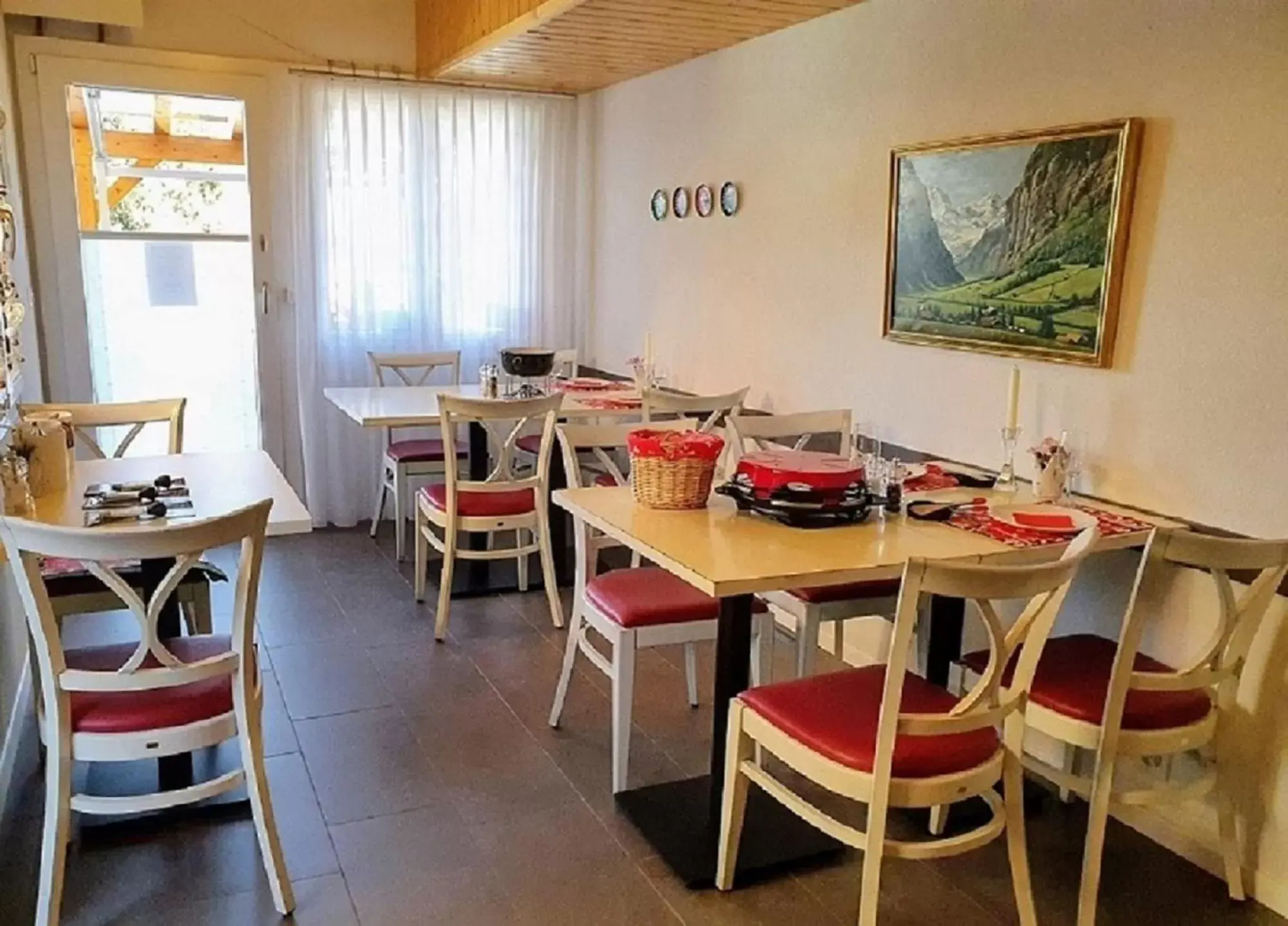 Communal lounge/ TV room, Restaurant/Places to Eat in Chalet-Gafri - BnB - Frühstückspension - Service wie im Hotel