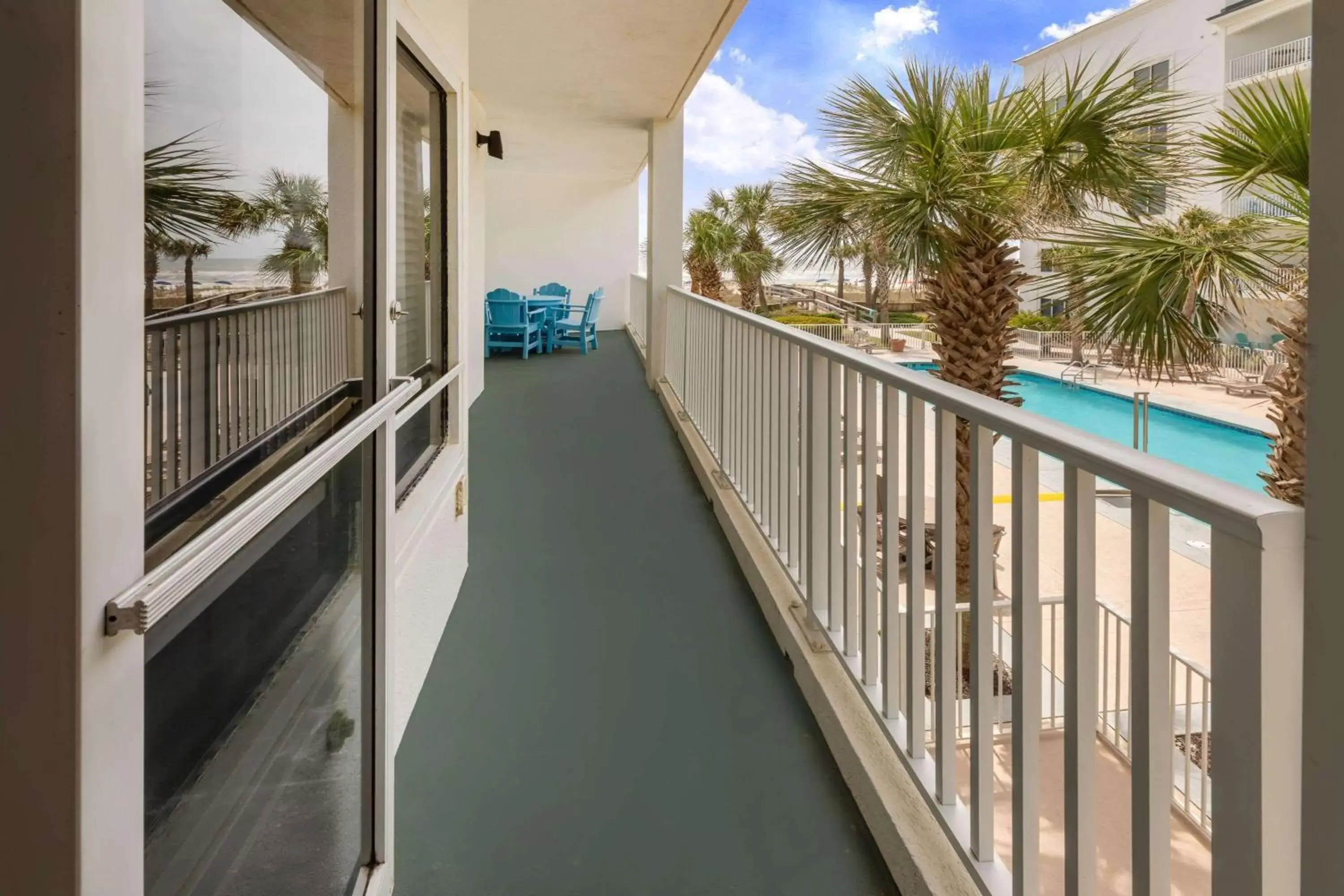 Photo of the whole room, Balcony/Terrace in Palm Beach Resort Orange Beach a Ramada by Wyndham
