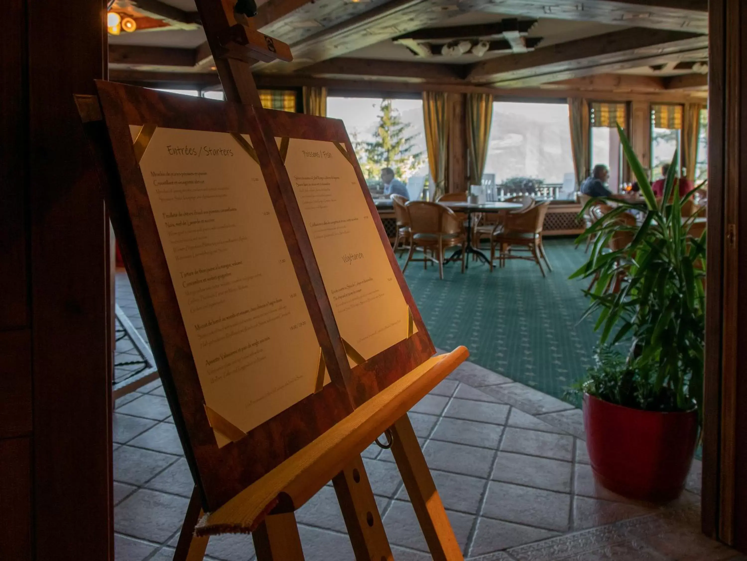 Living room in Hotel-Restaurant Le Mont Paisible, Crans-Montana