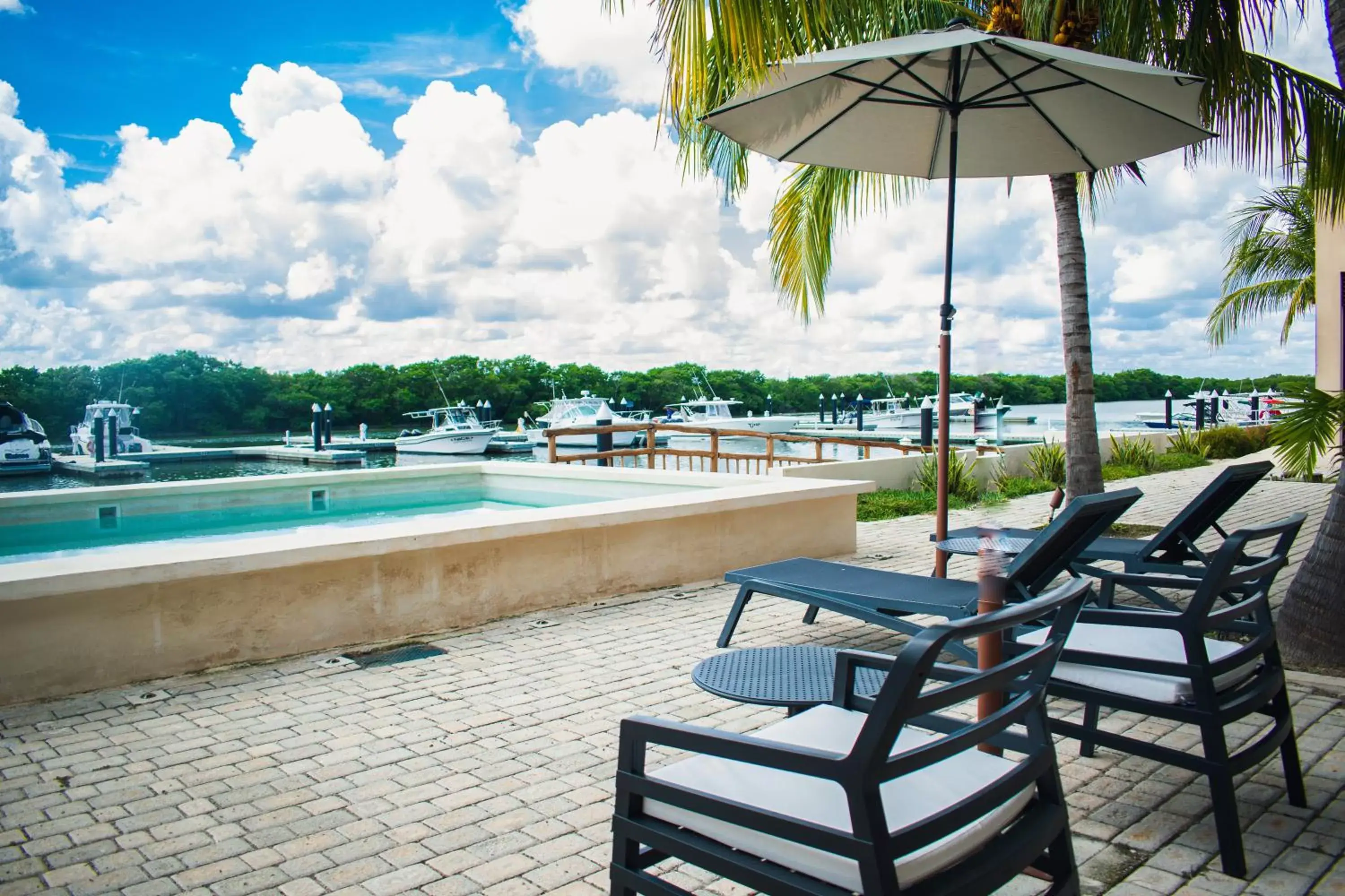 Pool view, Swimming Pool in Villas Grand Marina Kinuh