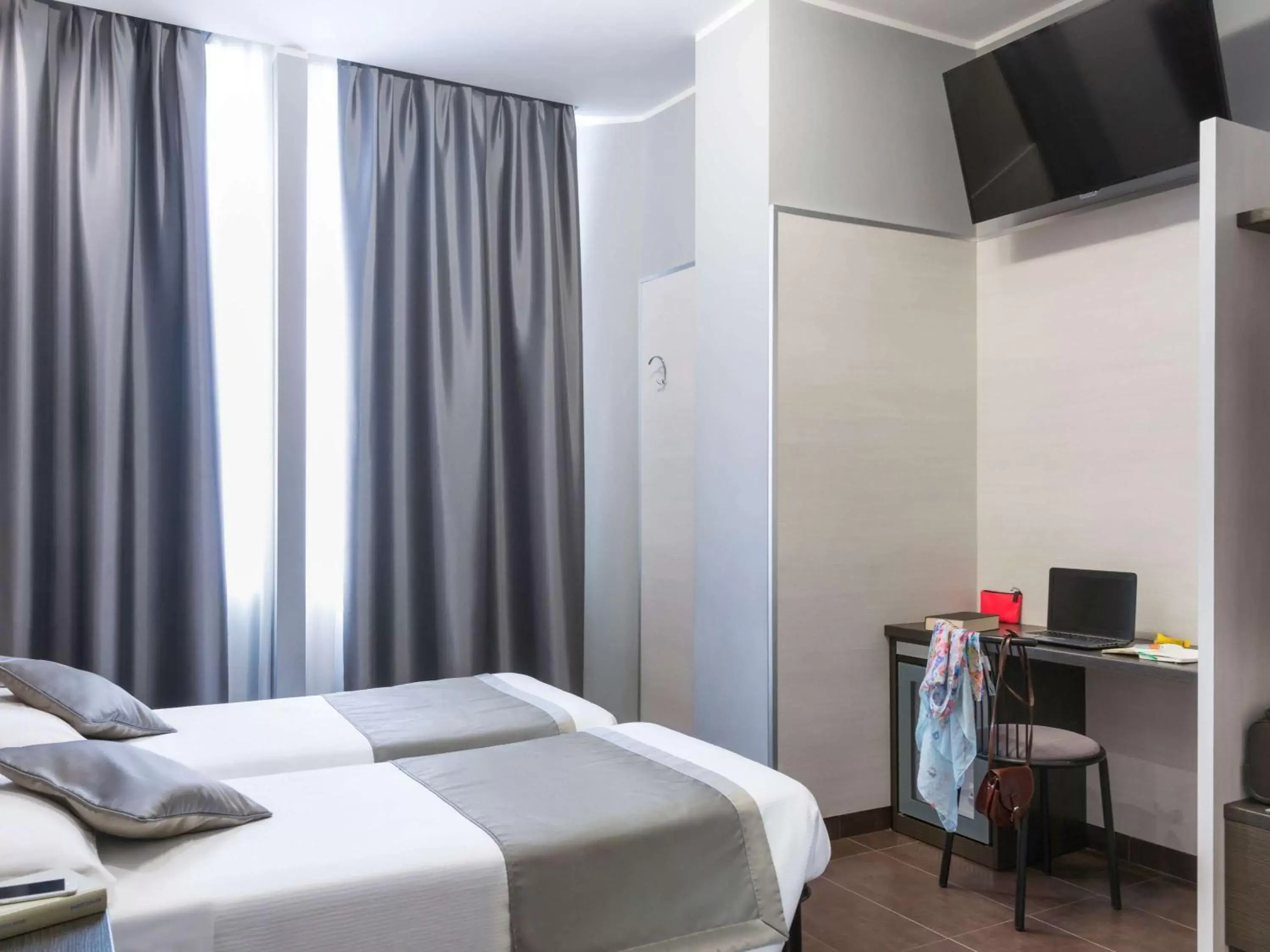 Photo of the whole room, Bed in Ibis Styles Milano Centro