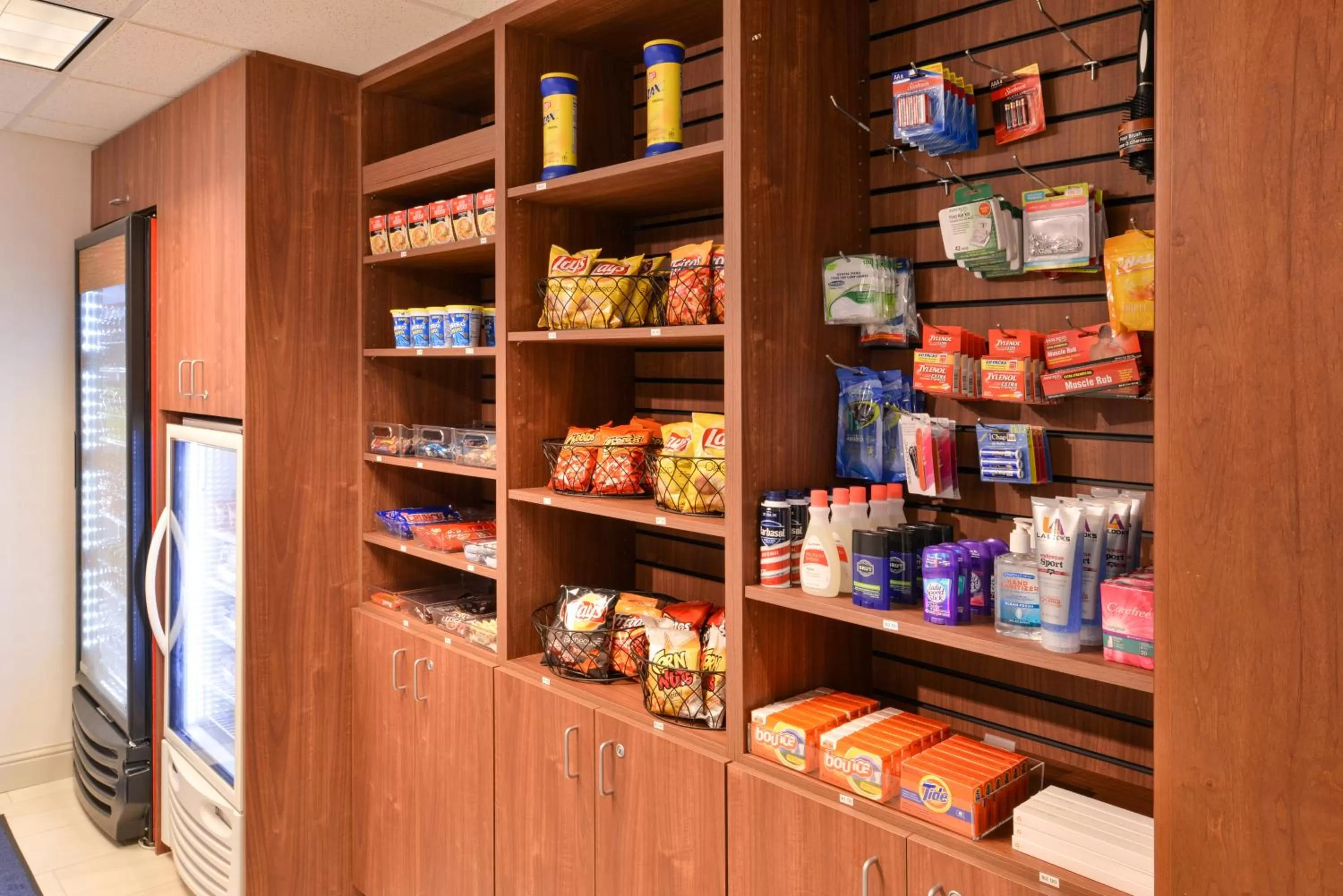 Food and drinks in Holiday Inn Express Woodland by IHG