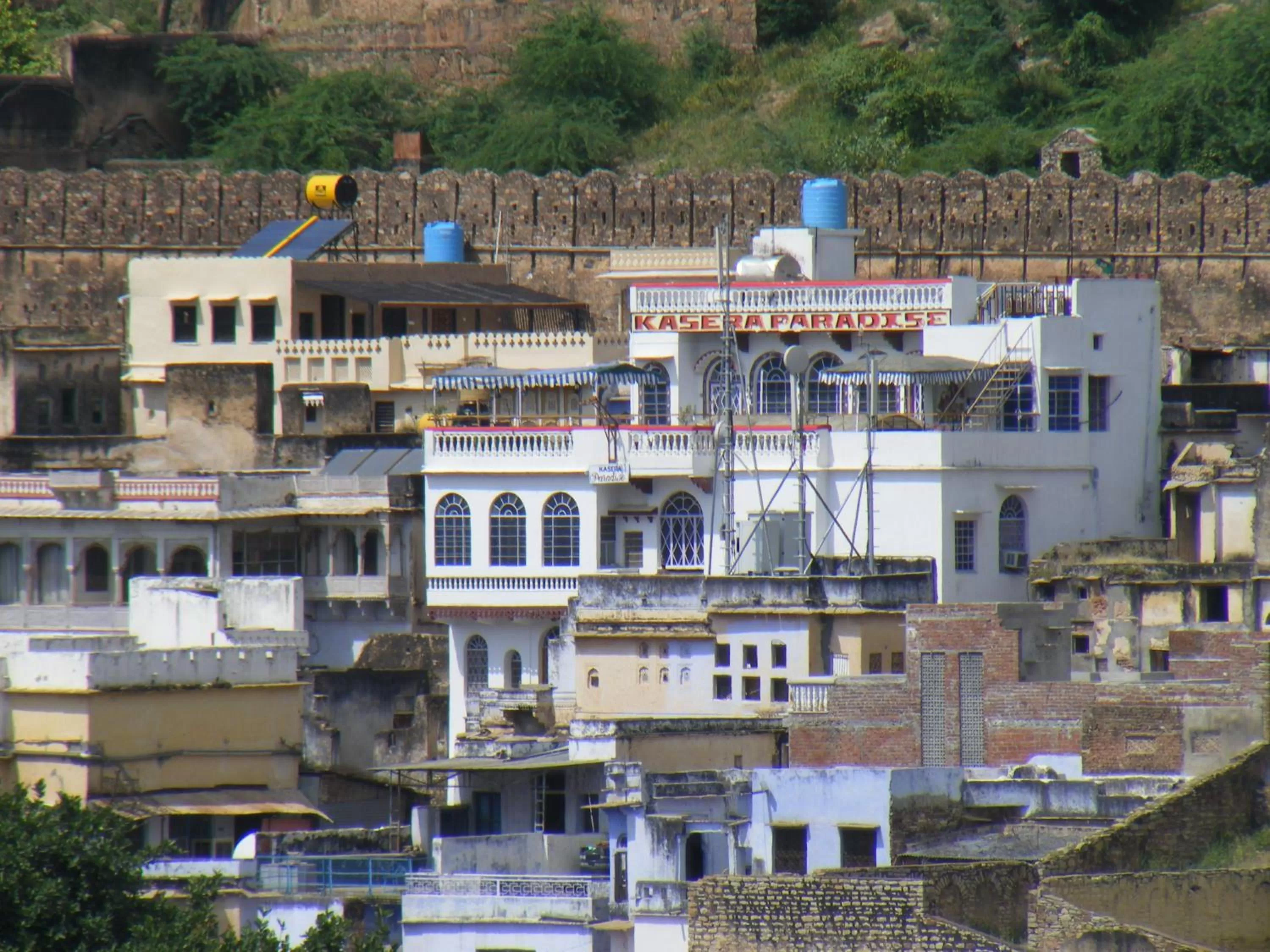 Area and facilities in Kasera Paradise