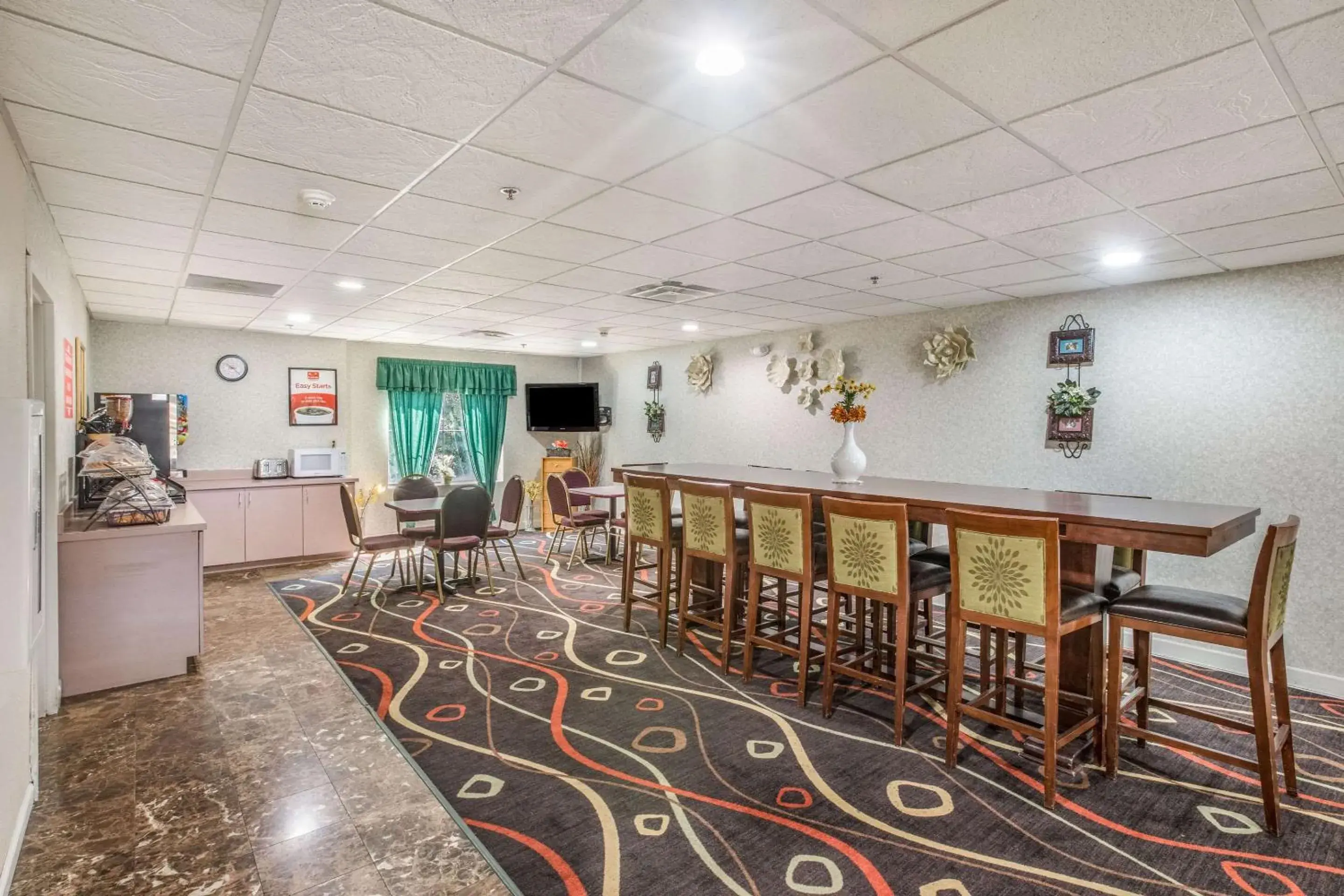 Restaurant/places to eat, Lobby/Reception in Econo Lodge Inn & Suites Marietta