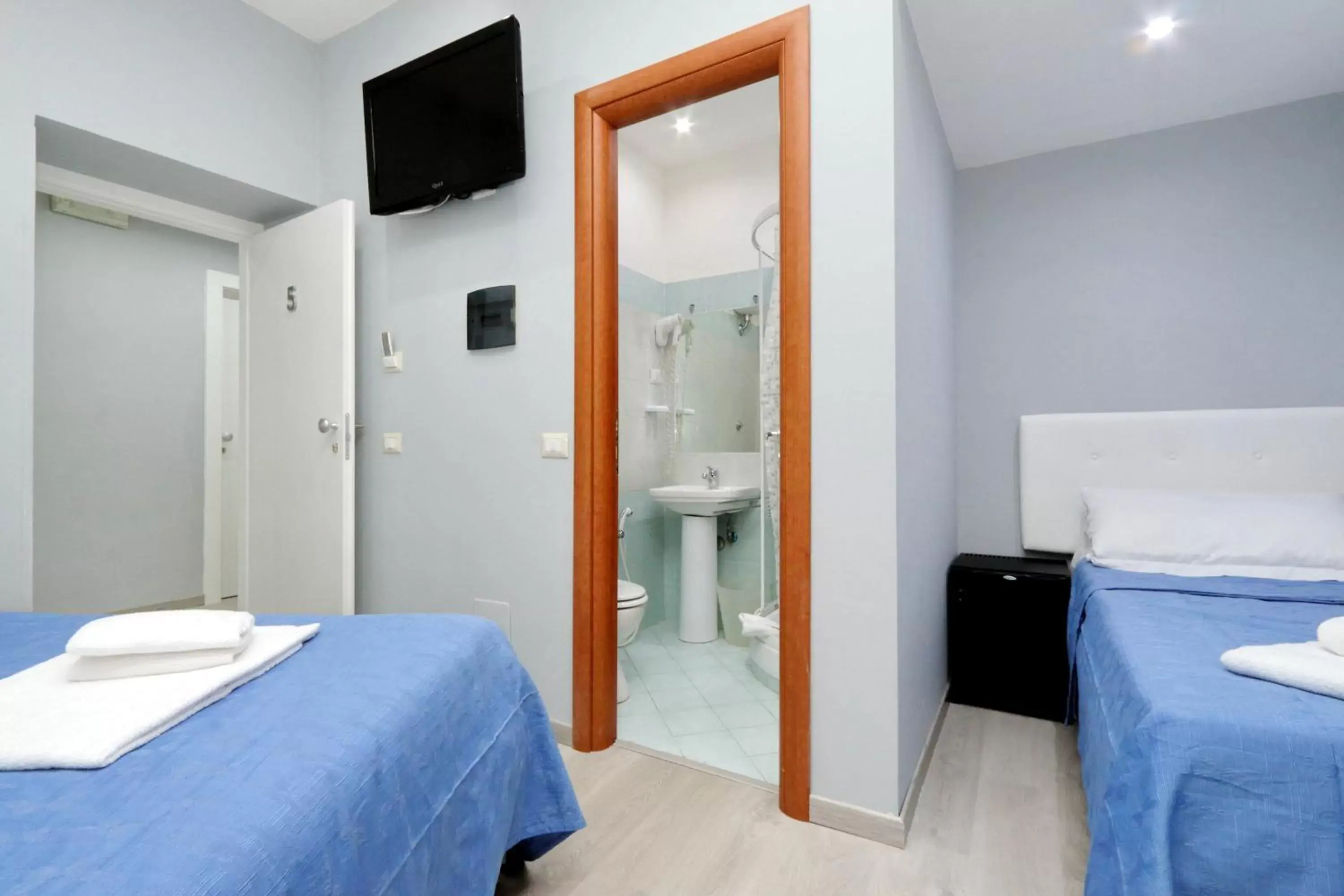 Bed, Bathroom in Domus Domas