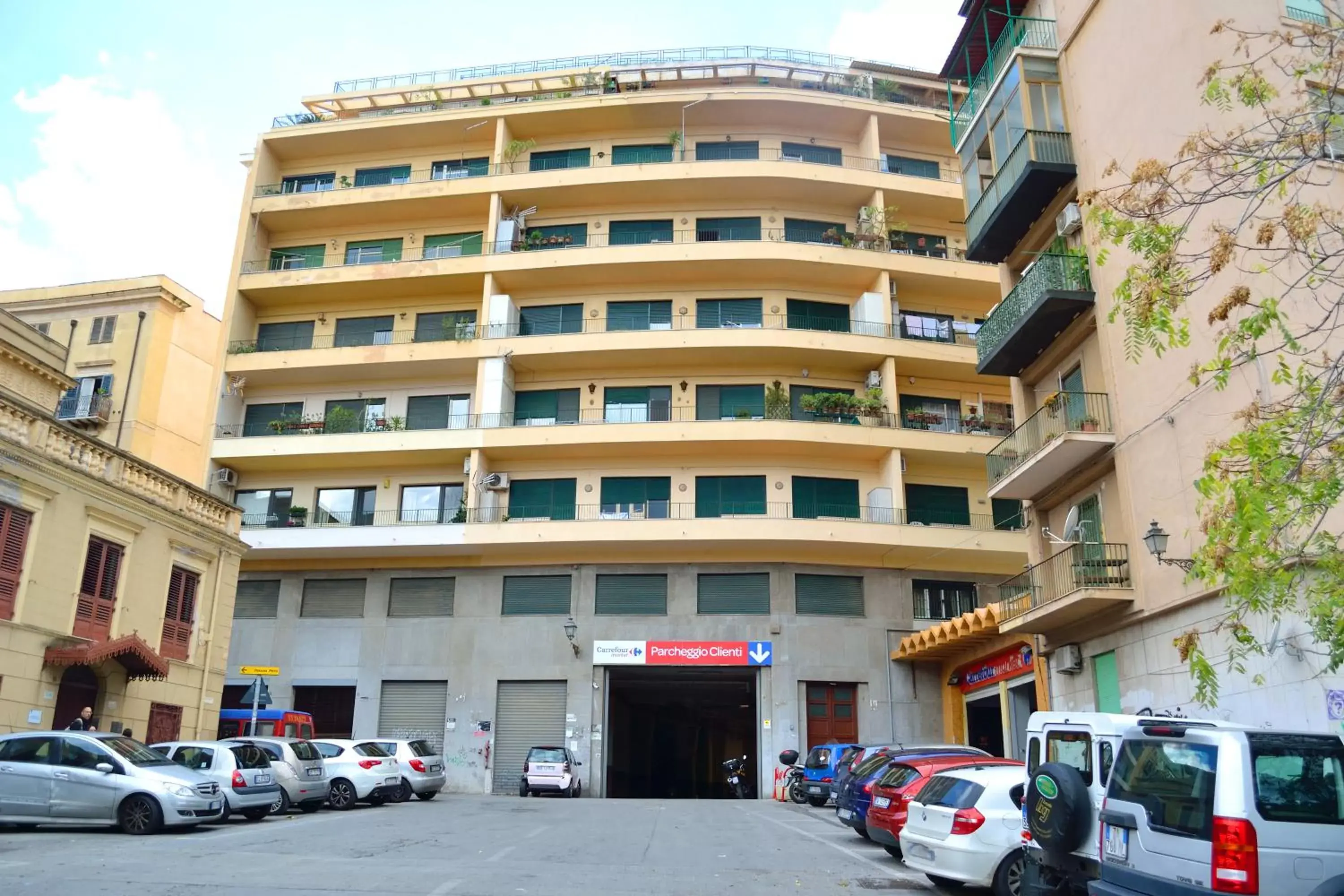 Facade/entrance, Property Building in Piazza Marina
