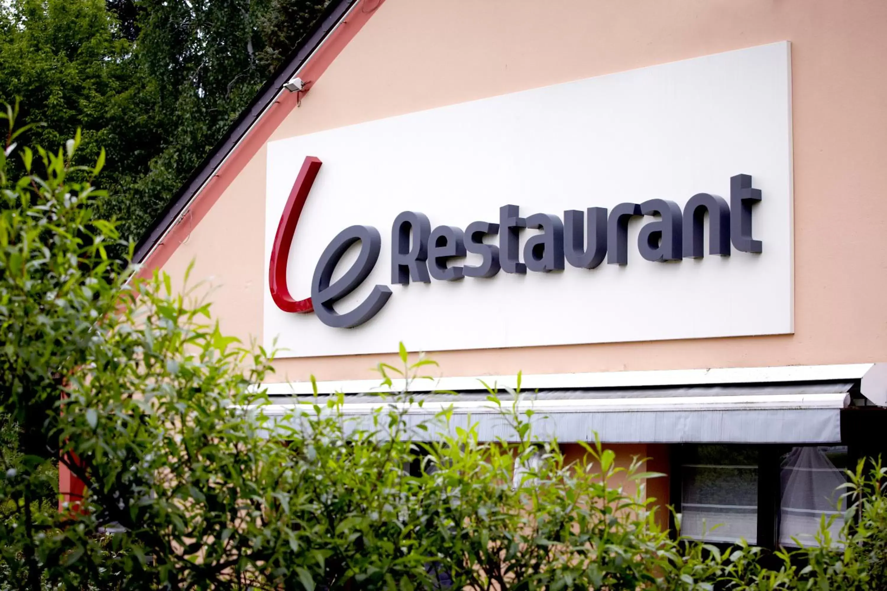 Facade/entrance, Property Logo/Sign in Campanile Charleville-Mezières