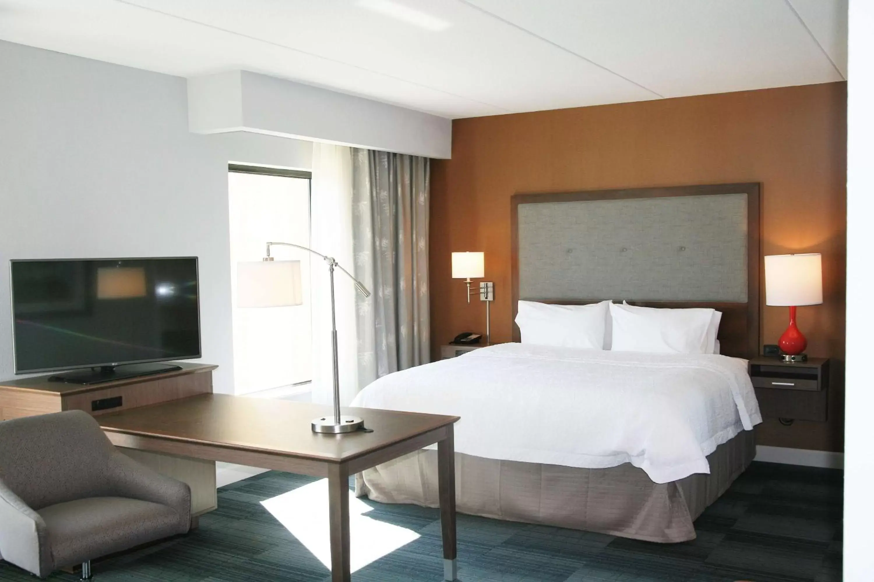 Bed in Hampton Inn and Suites Rome, GA