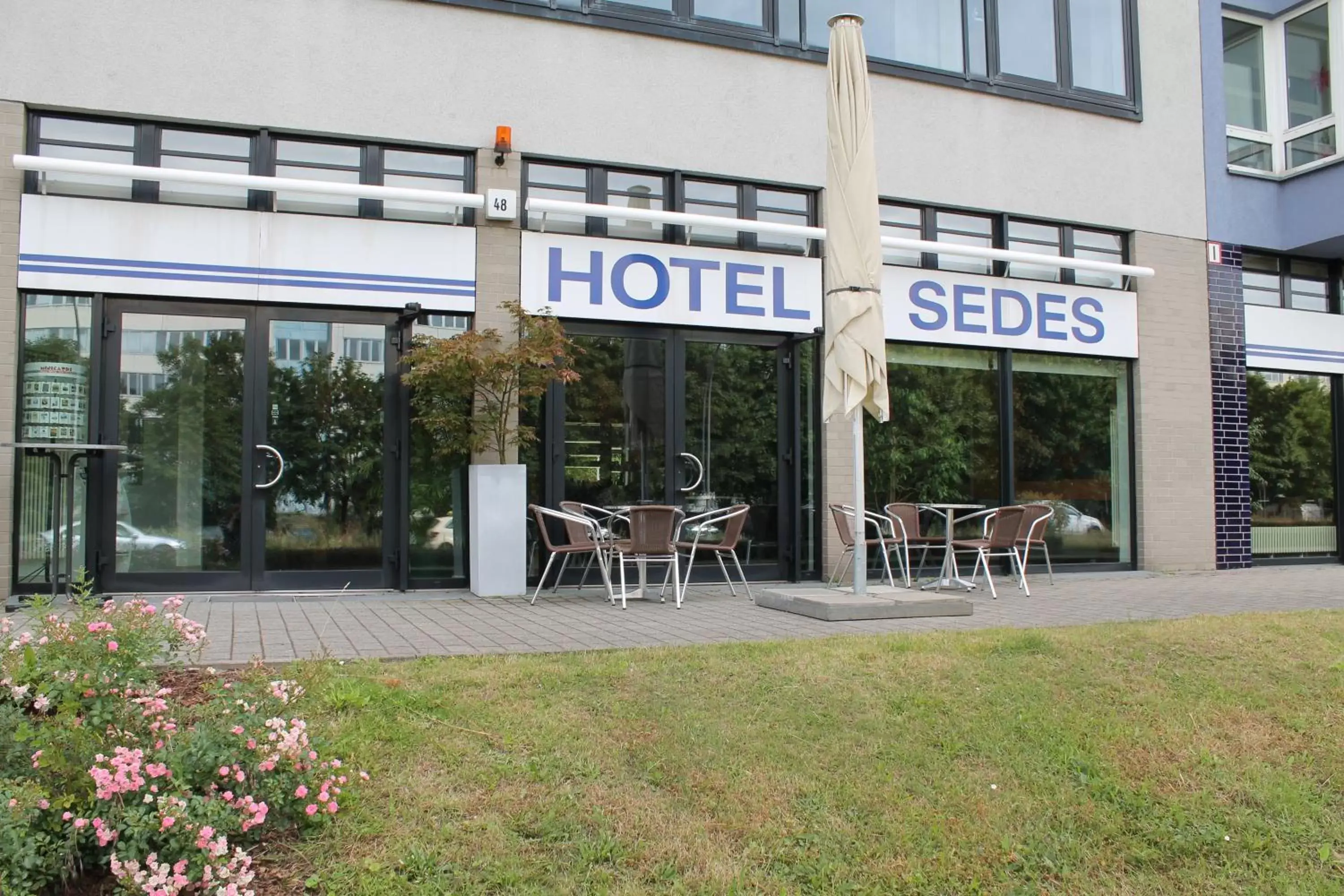 Facade/entrance in Hotel Sedes