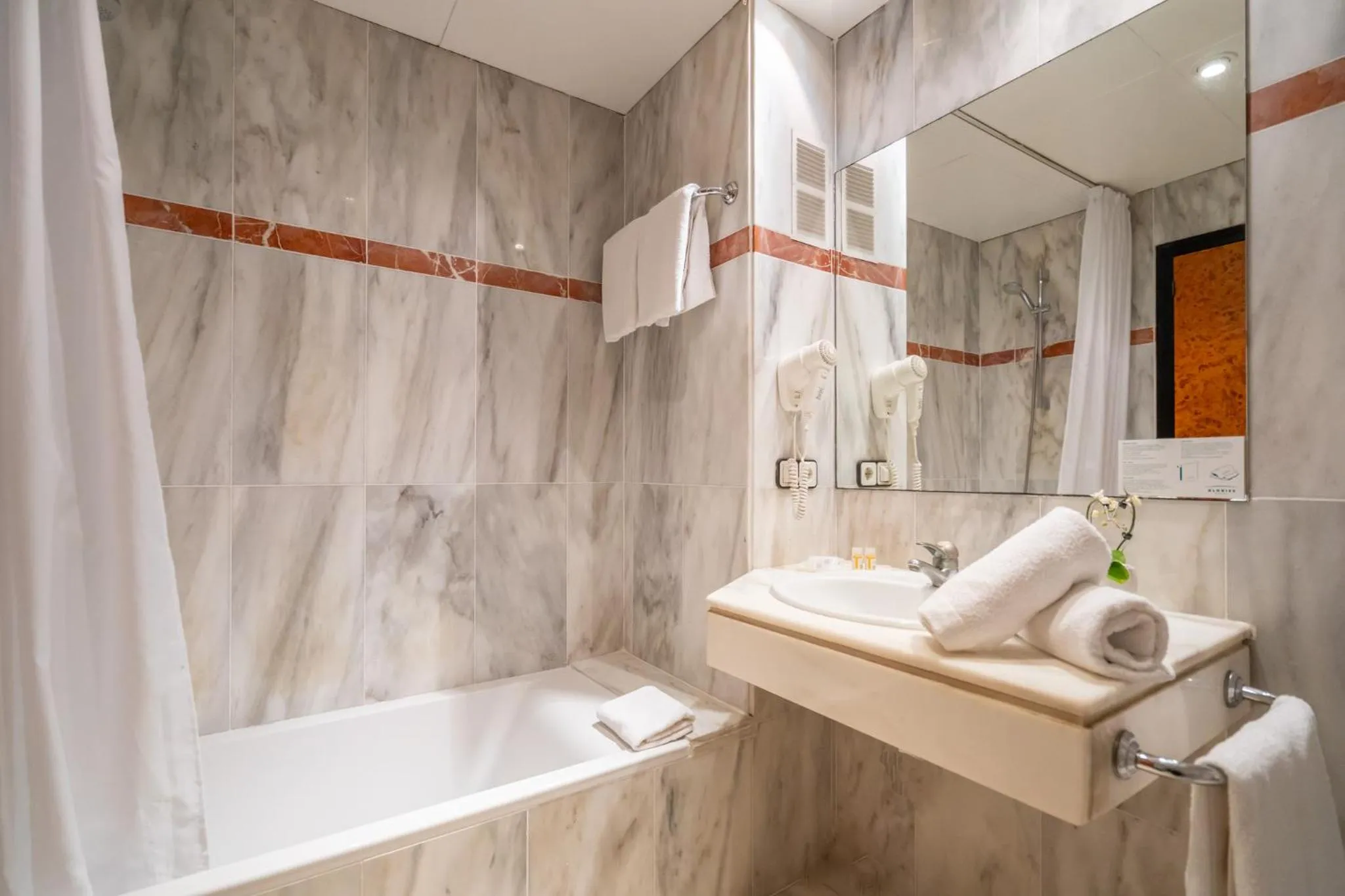 Shower in Hotel Glòries