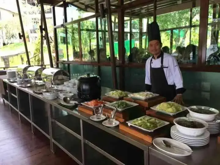 Restaurant/places to eat in Bansaeo Garden and Resort