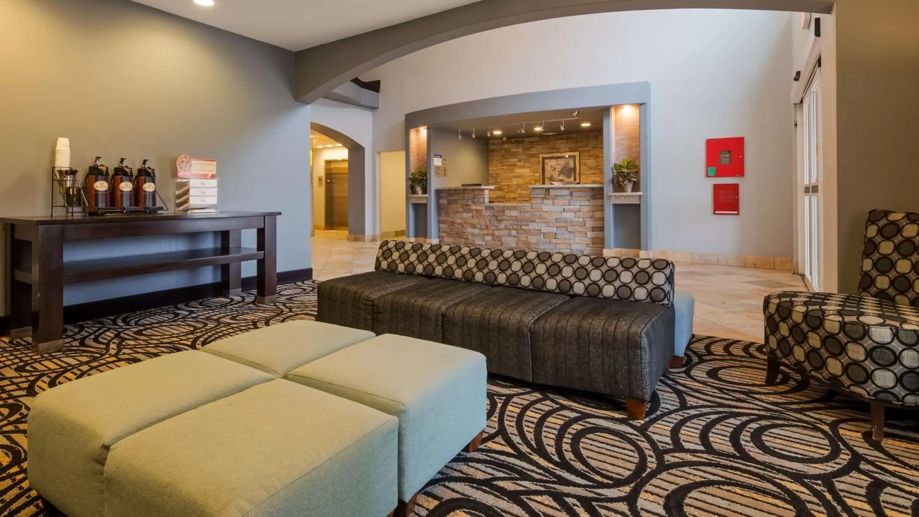 Lobby or reception, Seating Area in Best Western Plus Sand Bass Inn and Suites
