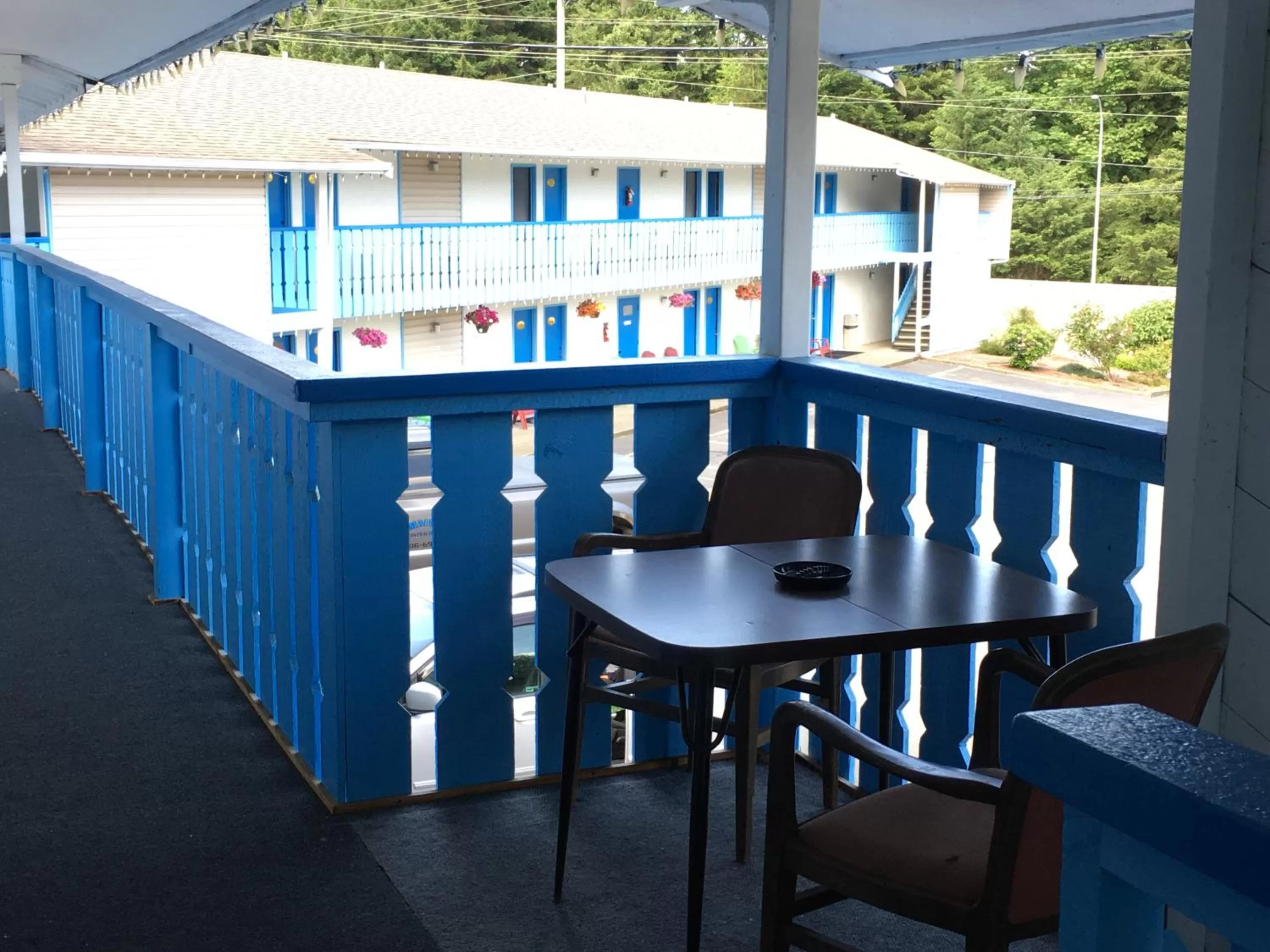 Patio in Fuller Lake Chemainus Motel