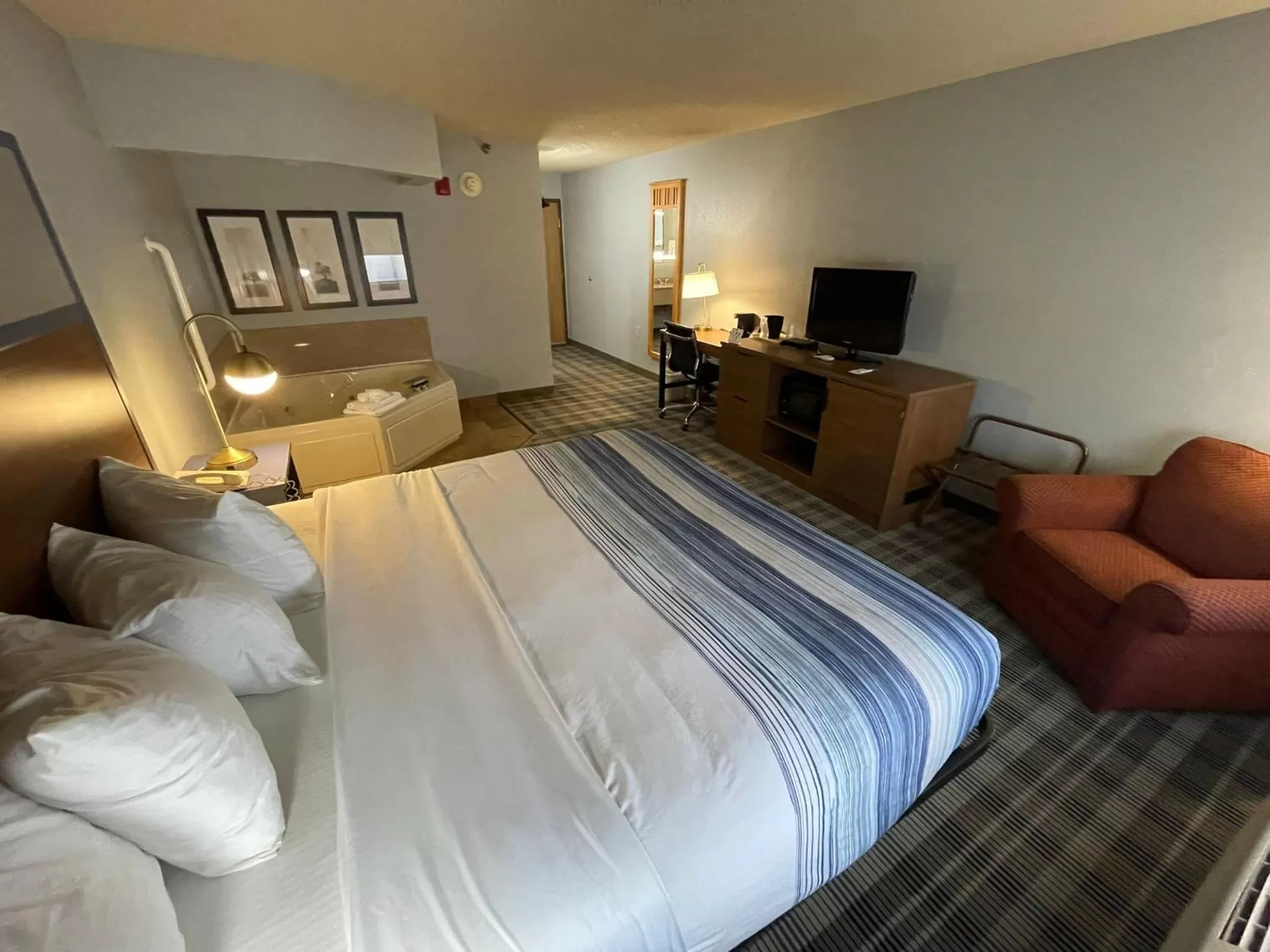 Photo of the whole room, Bed in AmericInn by Wyndham Sayre