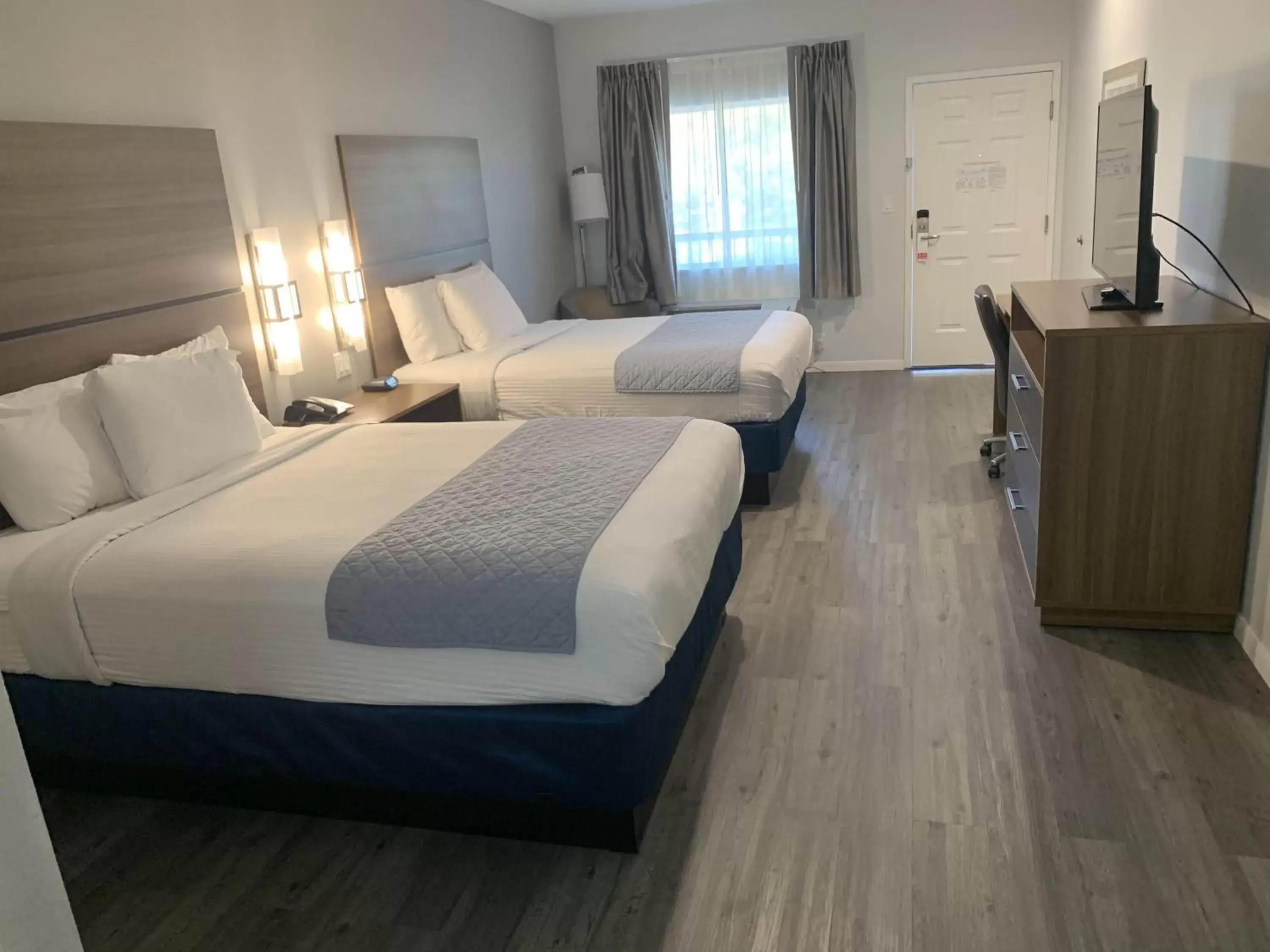 Bed in Americas Best Value Inn & Suites Porter North Houston