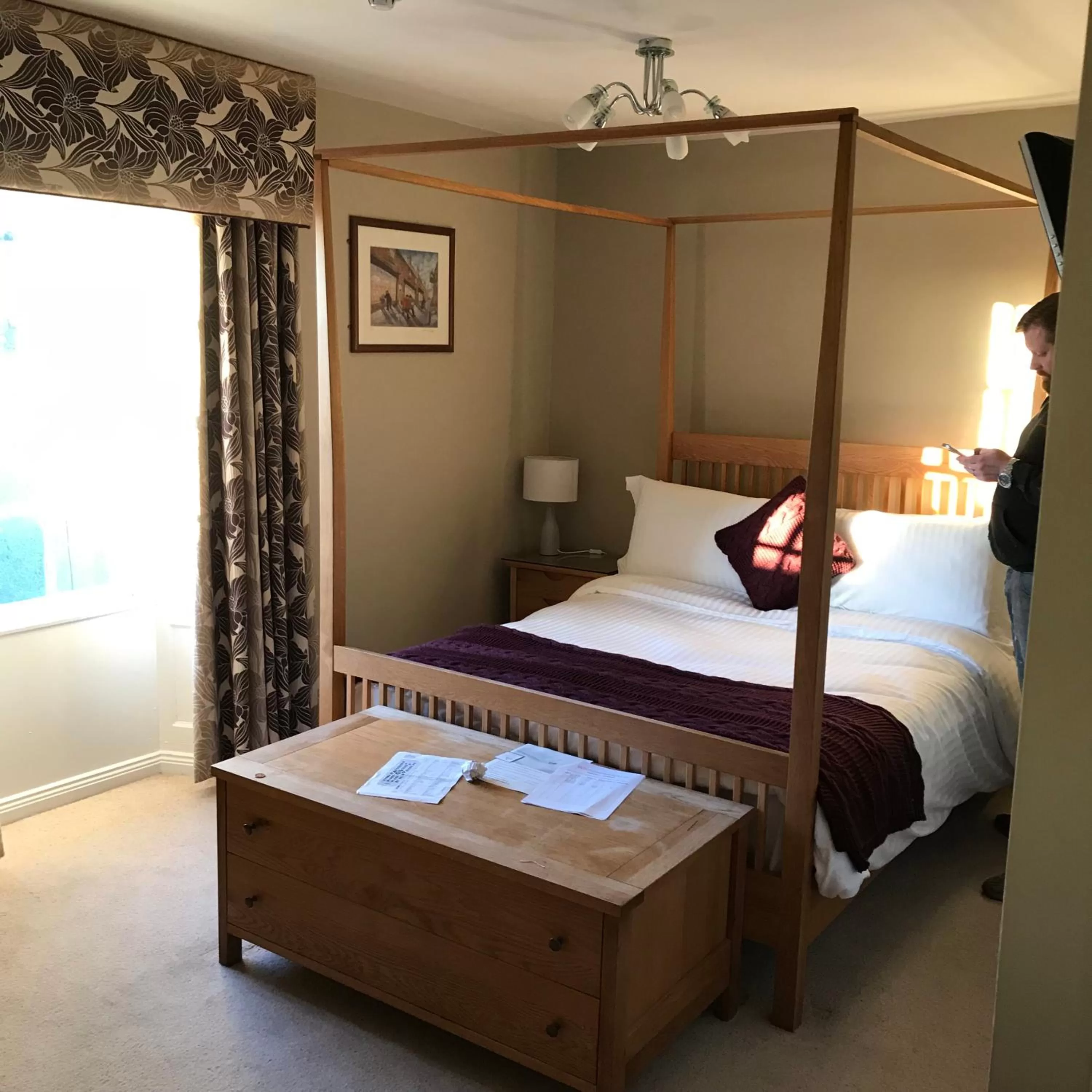 Twin Room with Shower in The Wheatsheaf Hotel