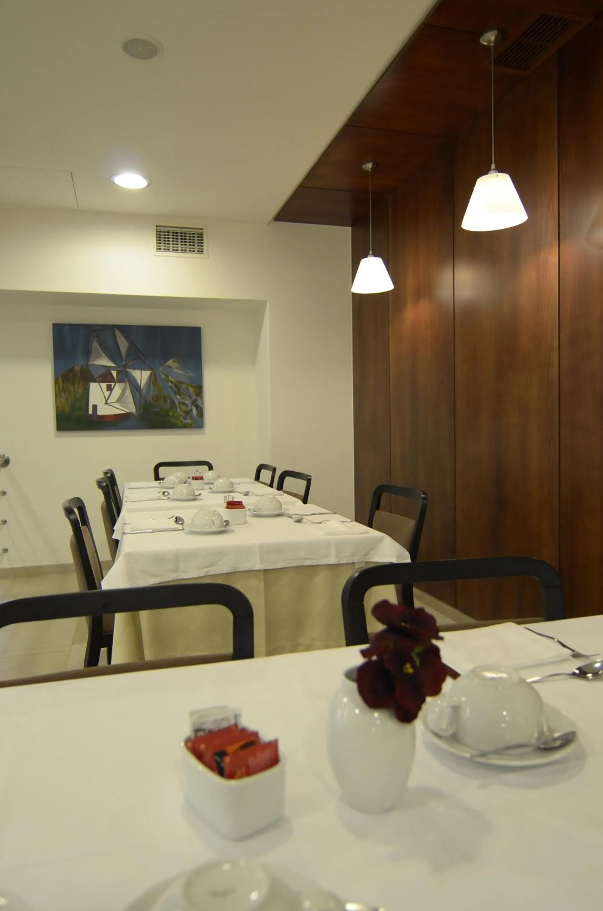 Restaurant/places to eat in Hotel Cinquentenario & Conference Center
