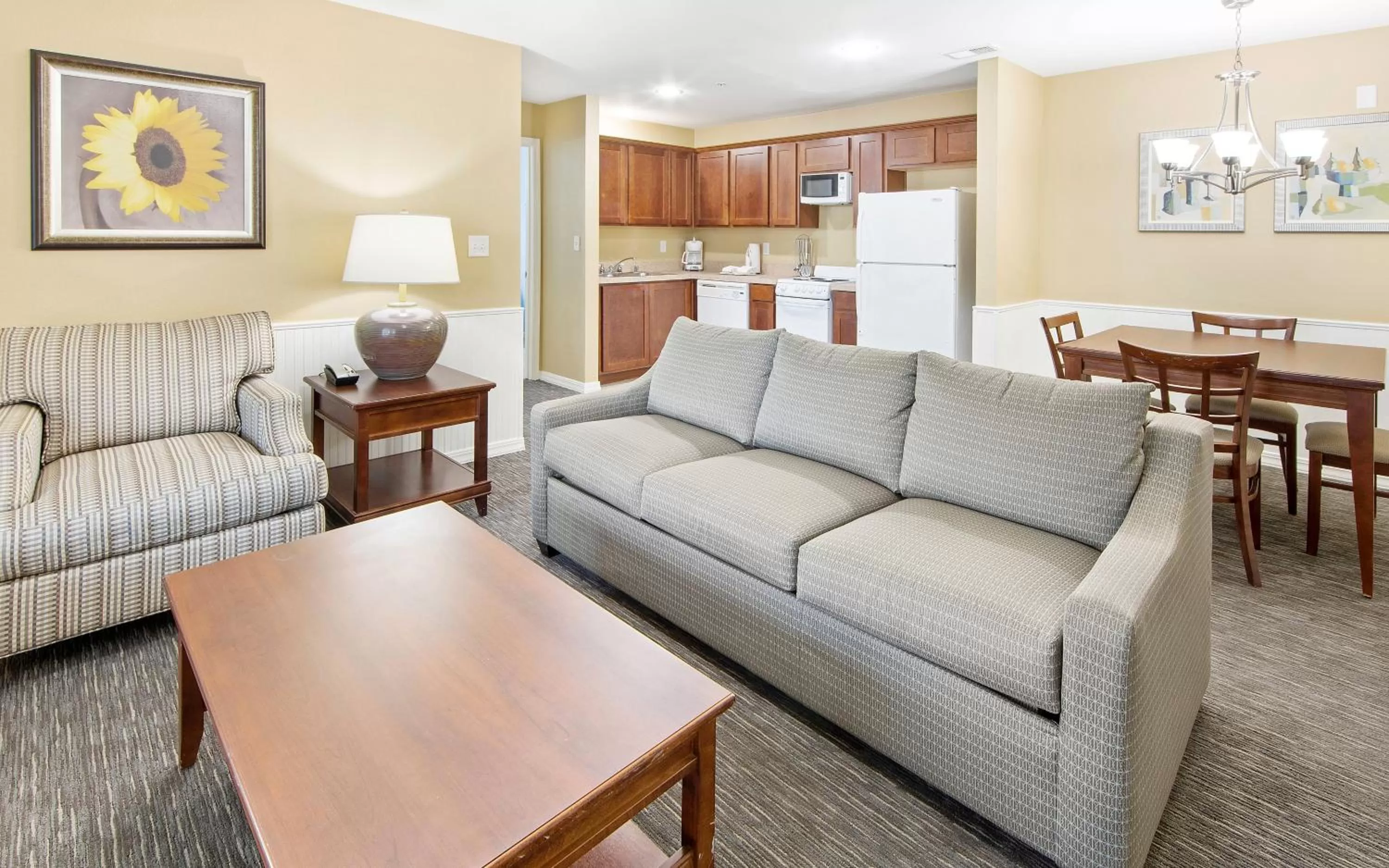 One-Bedroom Villa Lodge with Queen Bed in Holiday Inn Club Vacations Holiday Hills Resort at Branson an IHG Hotel