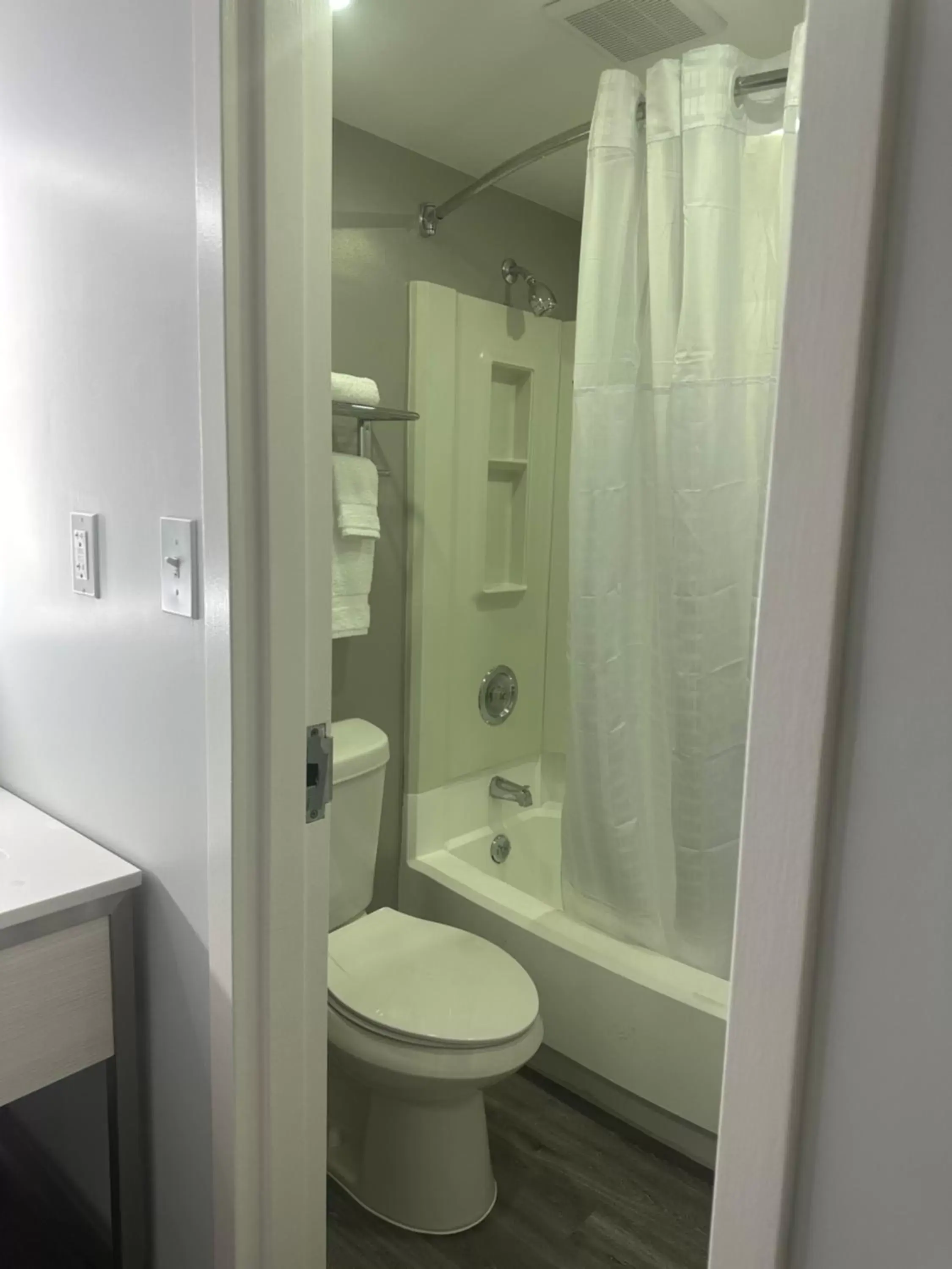 Shower, Bathroom in Days-Inn by Wyndham Baltimore Northwest