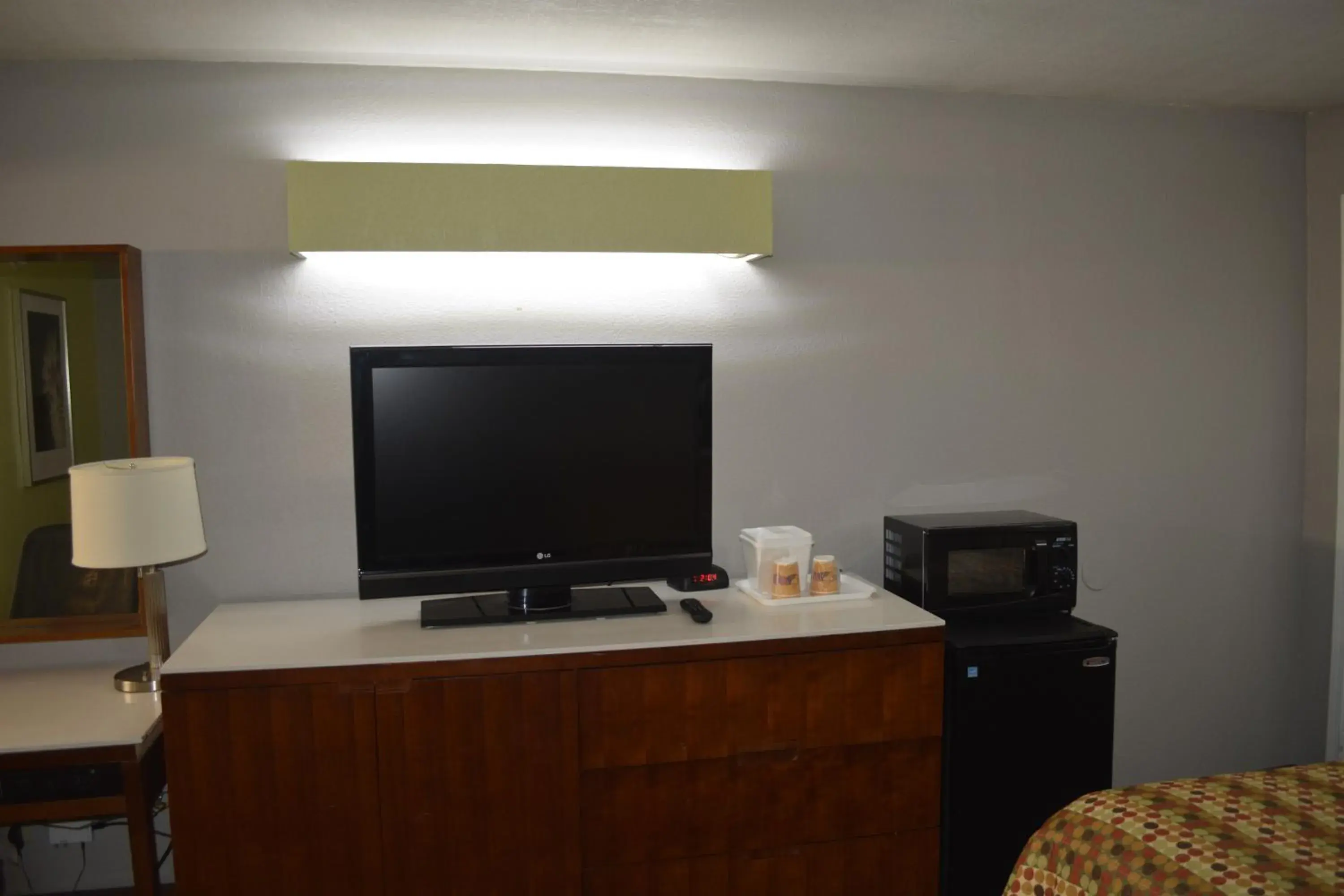 Other, TV/Entertainment Center in Jameson Inn Winder