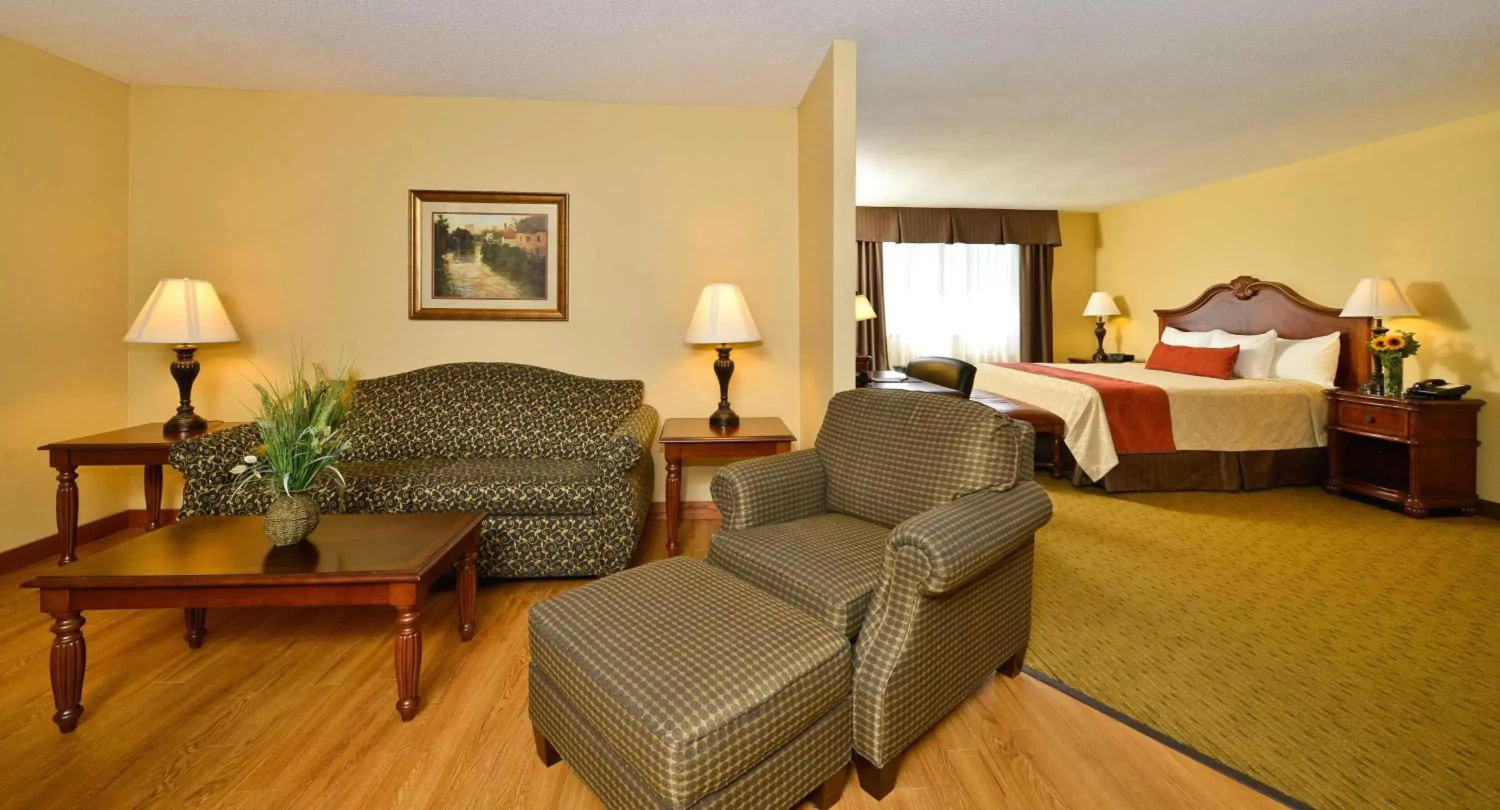 King Suite in Best Western Plus Dubuque Hotel and Conference Center