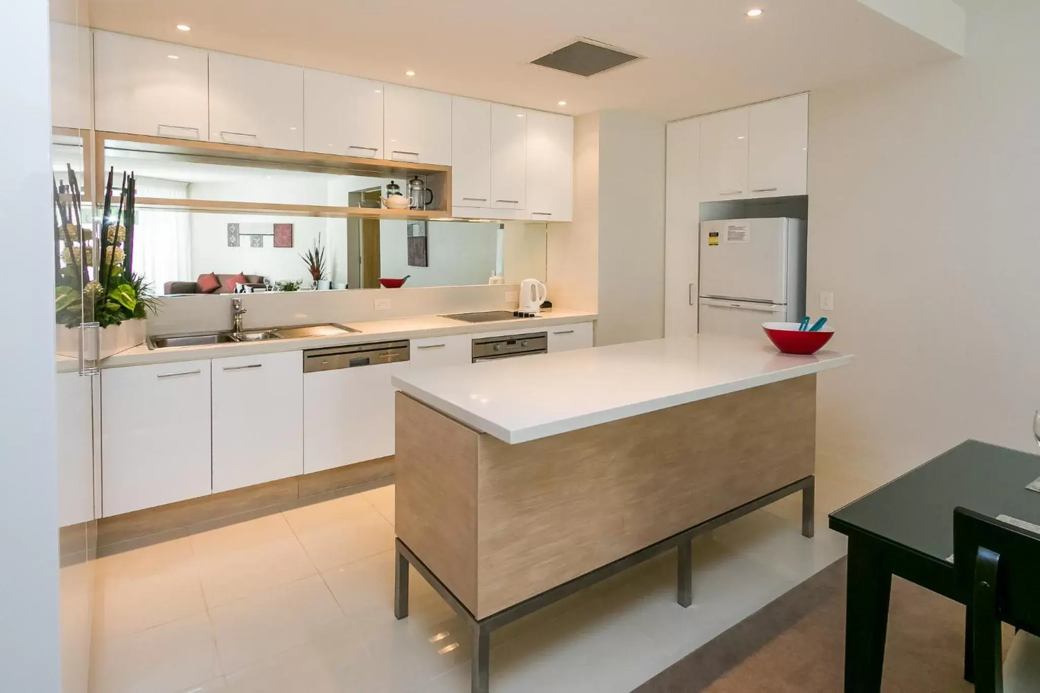 Kitchen or kitchenette, Kitchen/Kitchenette in Grand Mercure Allegra Hervey Bay