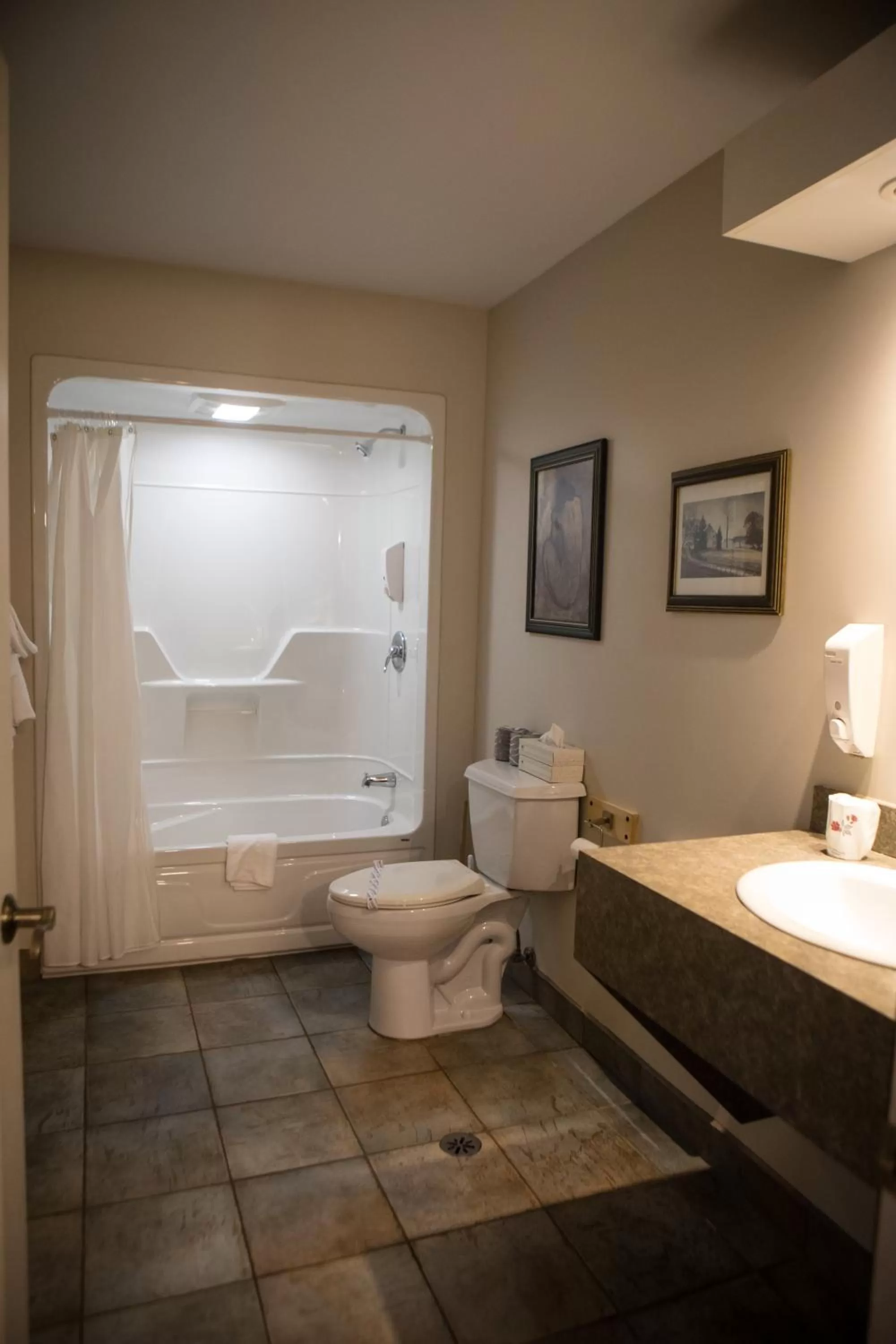 Bathroom in Le Montagnard, Auberge Hôtel & Chalets