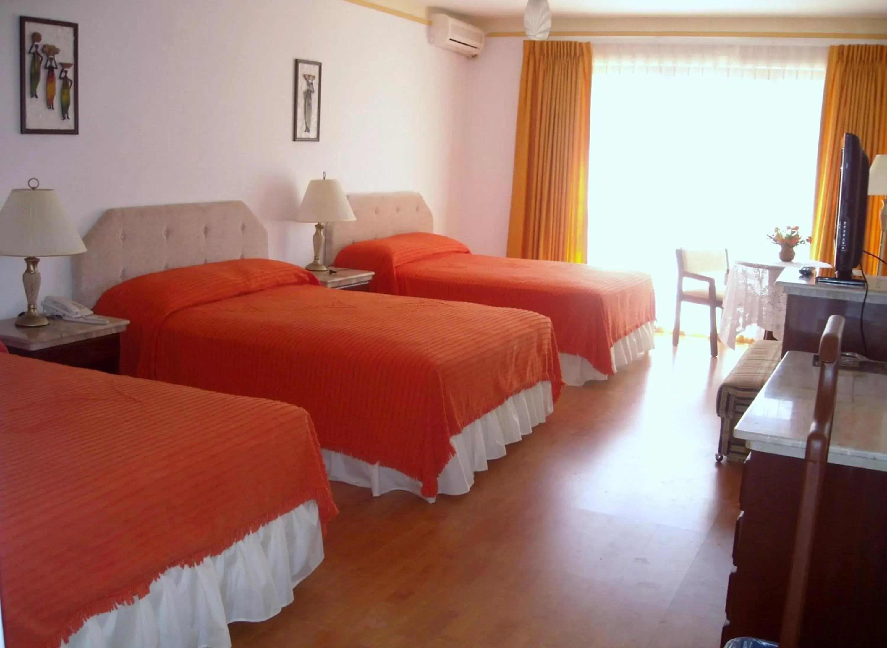 Photo of the whole room, Bed in Hotel Los Ceibos
