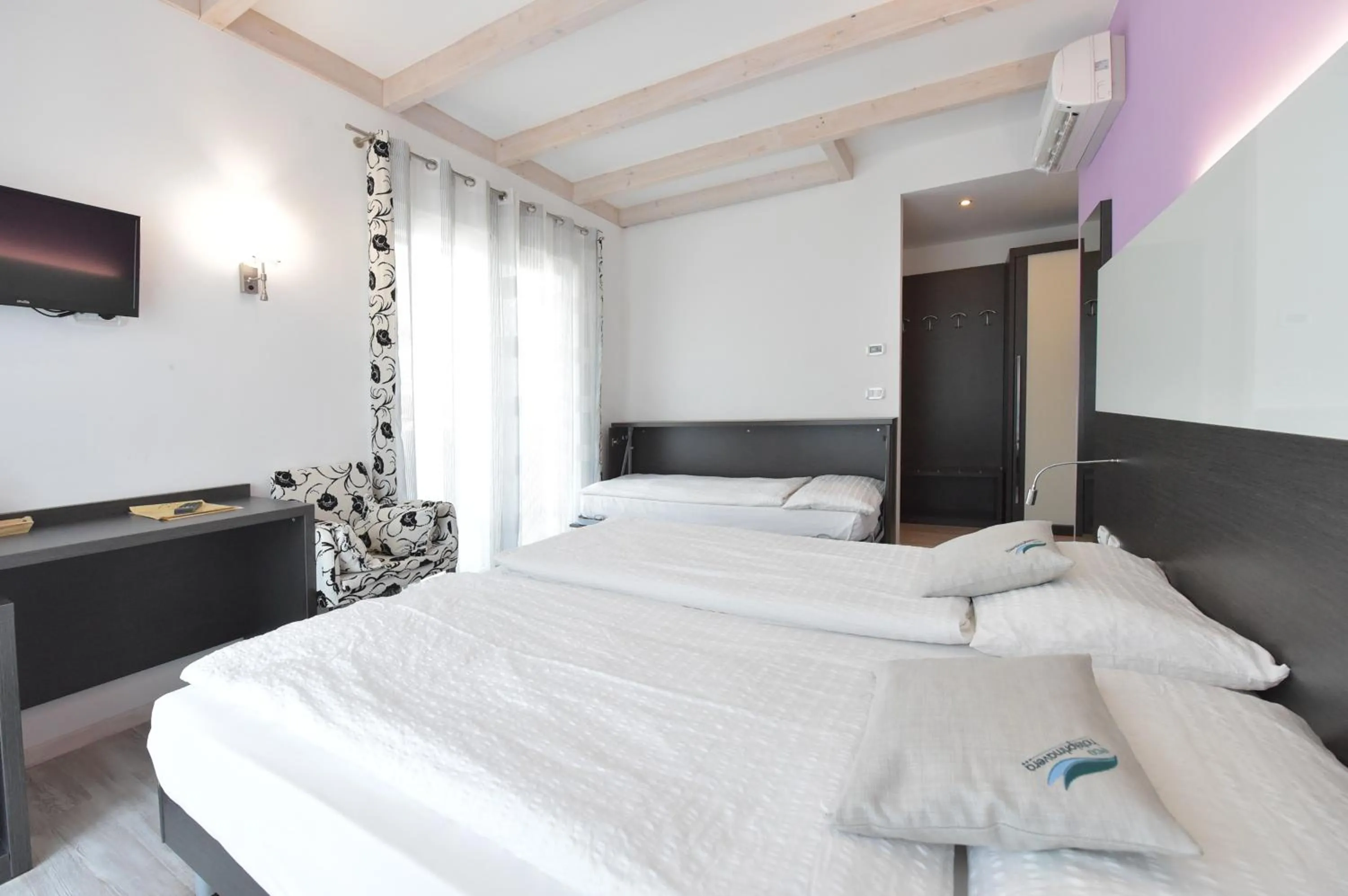 Property building, Bed in Ecohotel Primavera