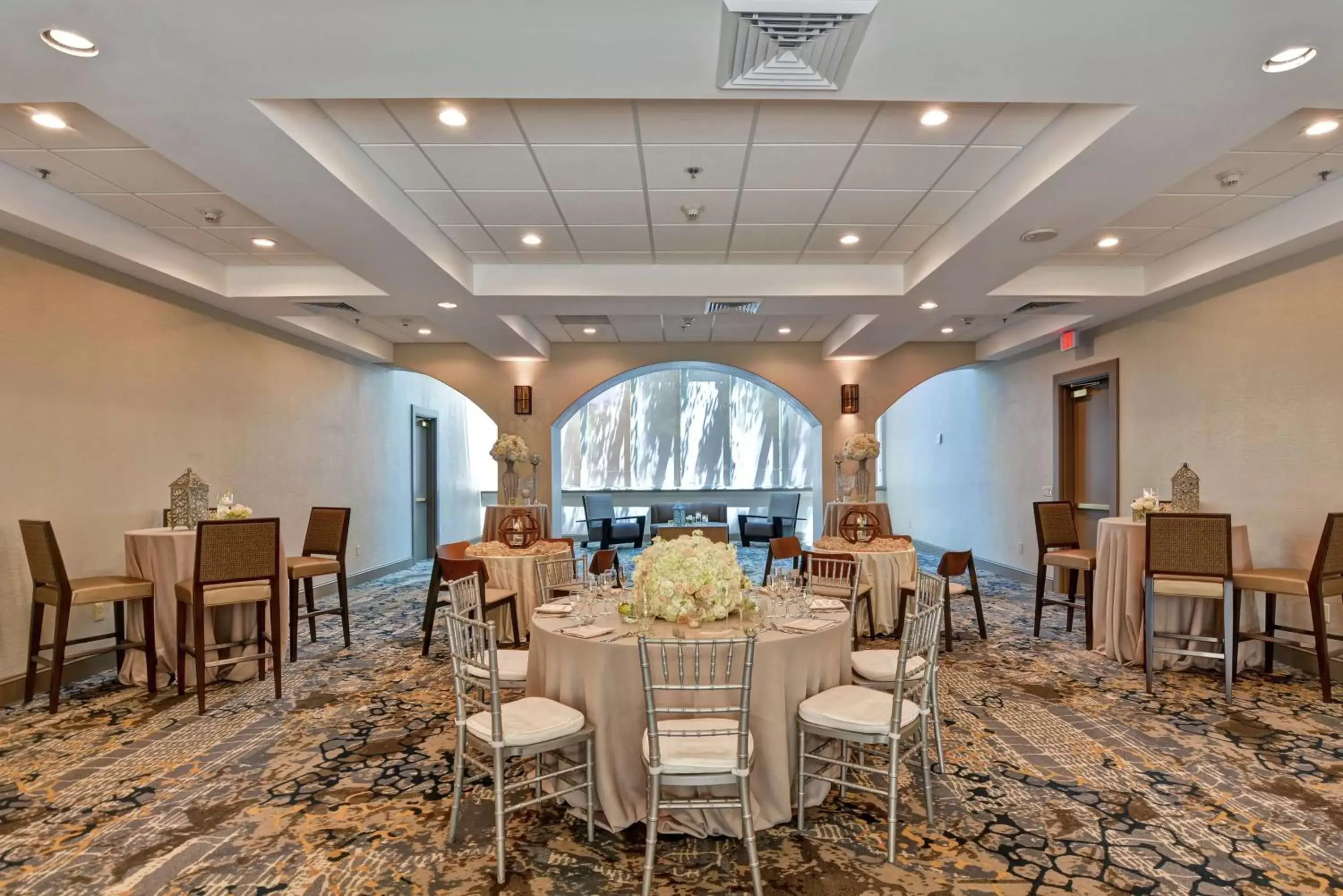 Meeting/conference room, Restaurant/Places to Eat in Embassy Suites by Hilton Milpitas Silicon Valley