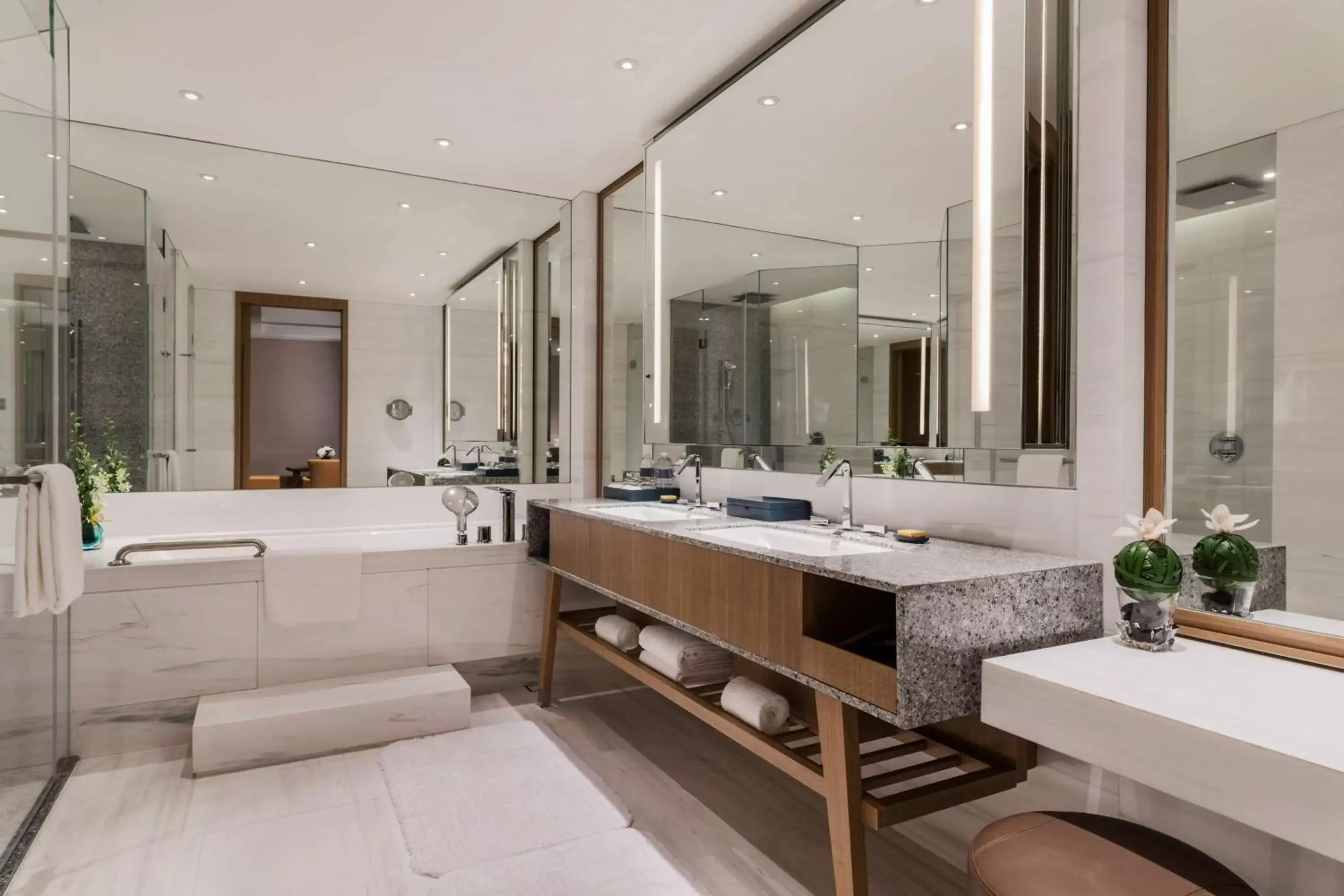 Bathroom in Hyatt Regency Shanghai Wujiaochang Bathroom in Hyatt Regency Shanghai Wujiaochang