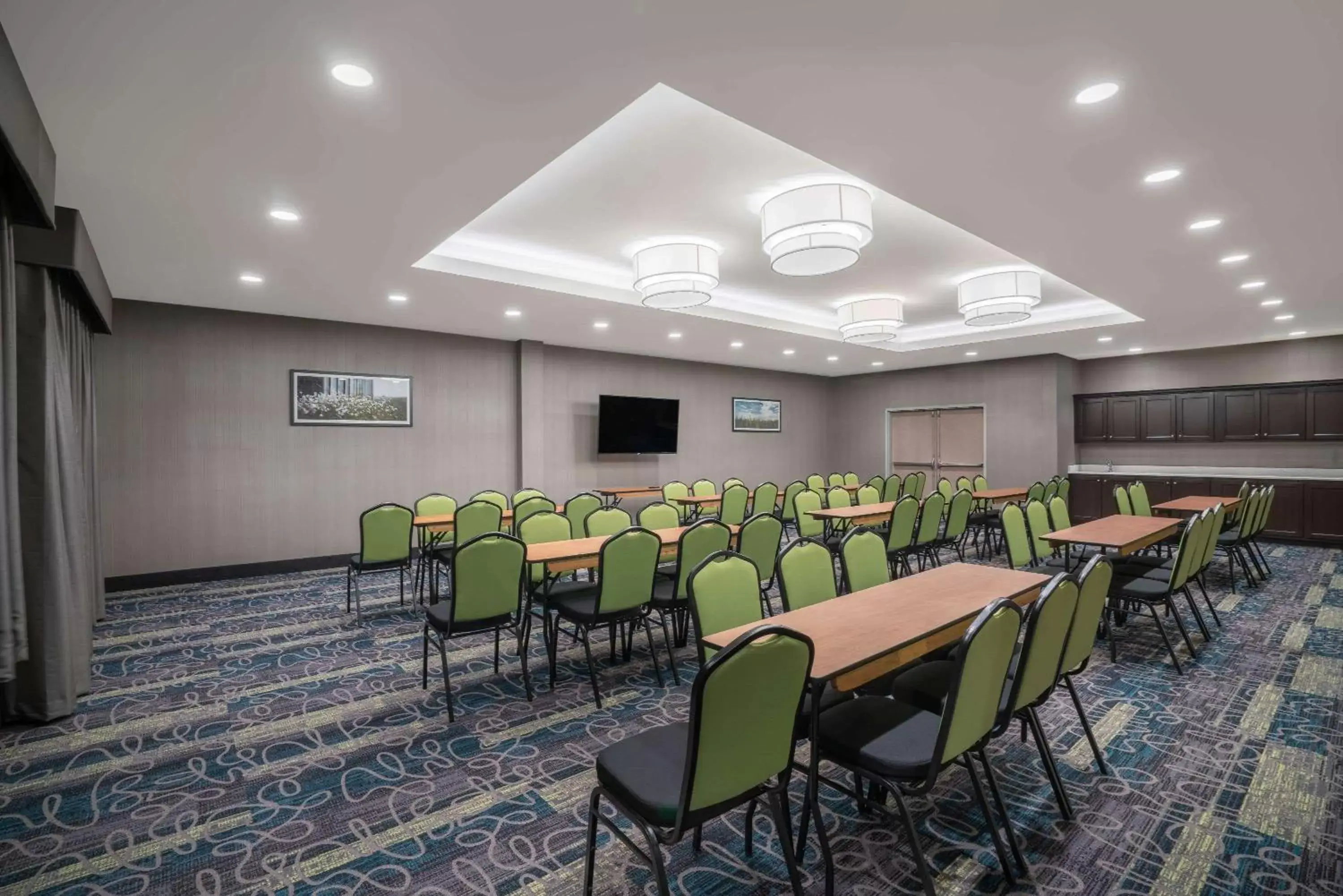 Meeting/conference room in La Quinta by Wyndham West Memphis