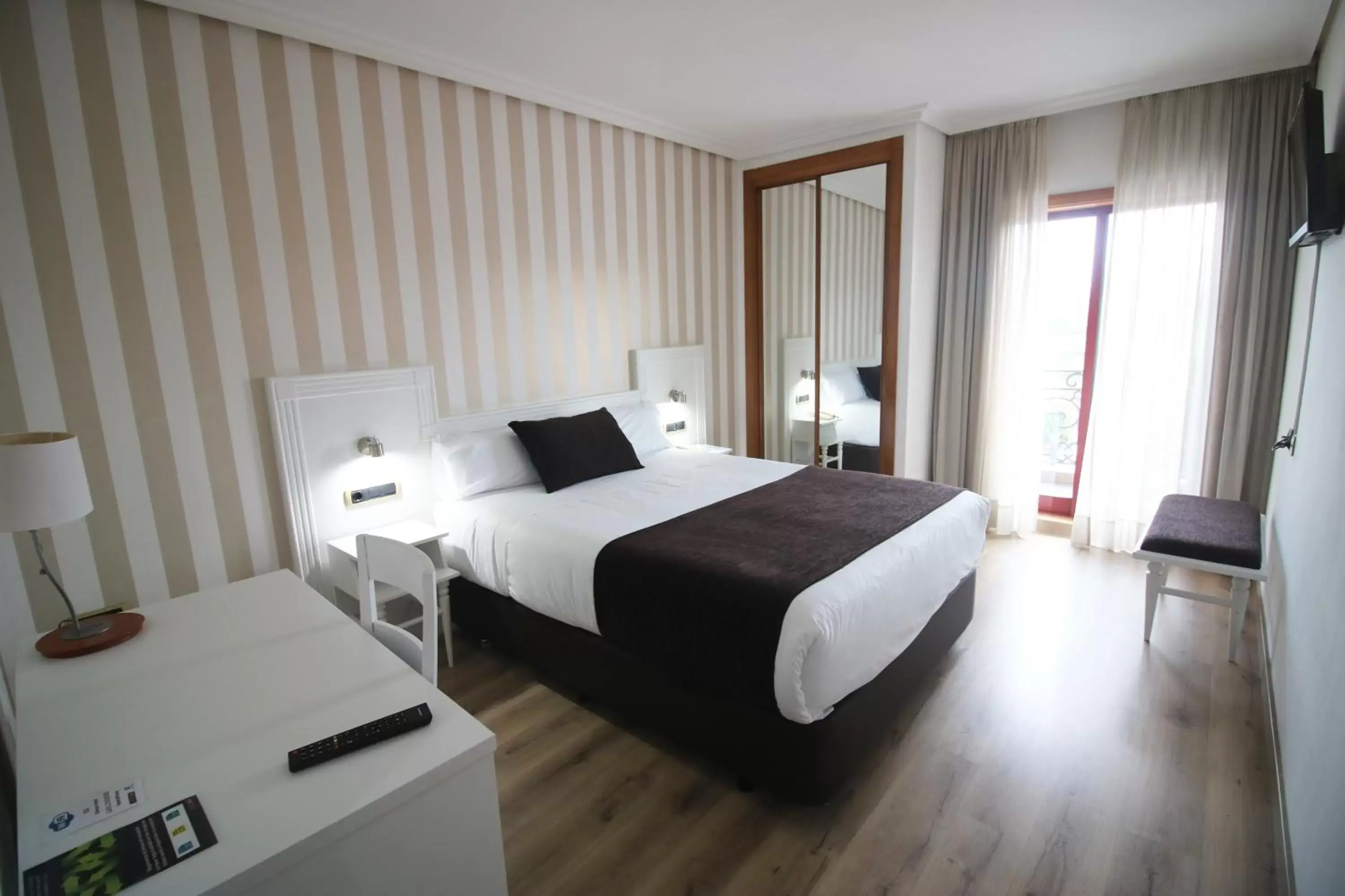 Property building, Bed in Hotel Alfonso I