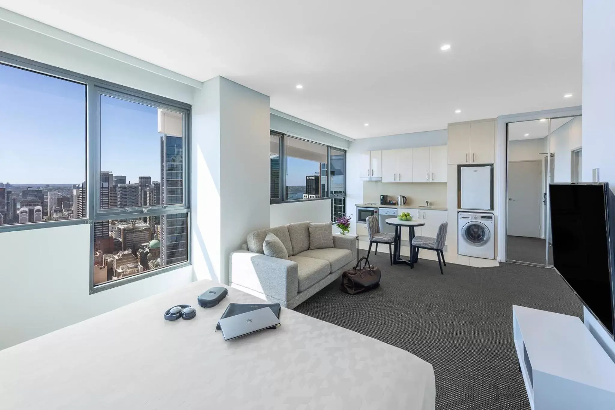 Bed, Seating Area in Meriton Suites Kent Street, Sydney