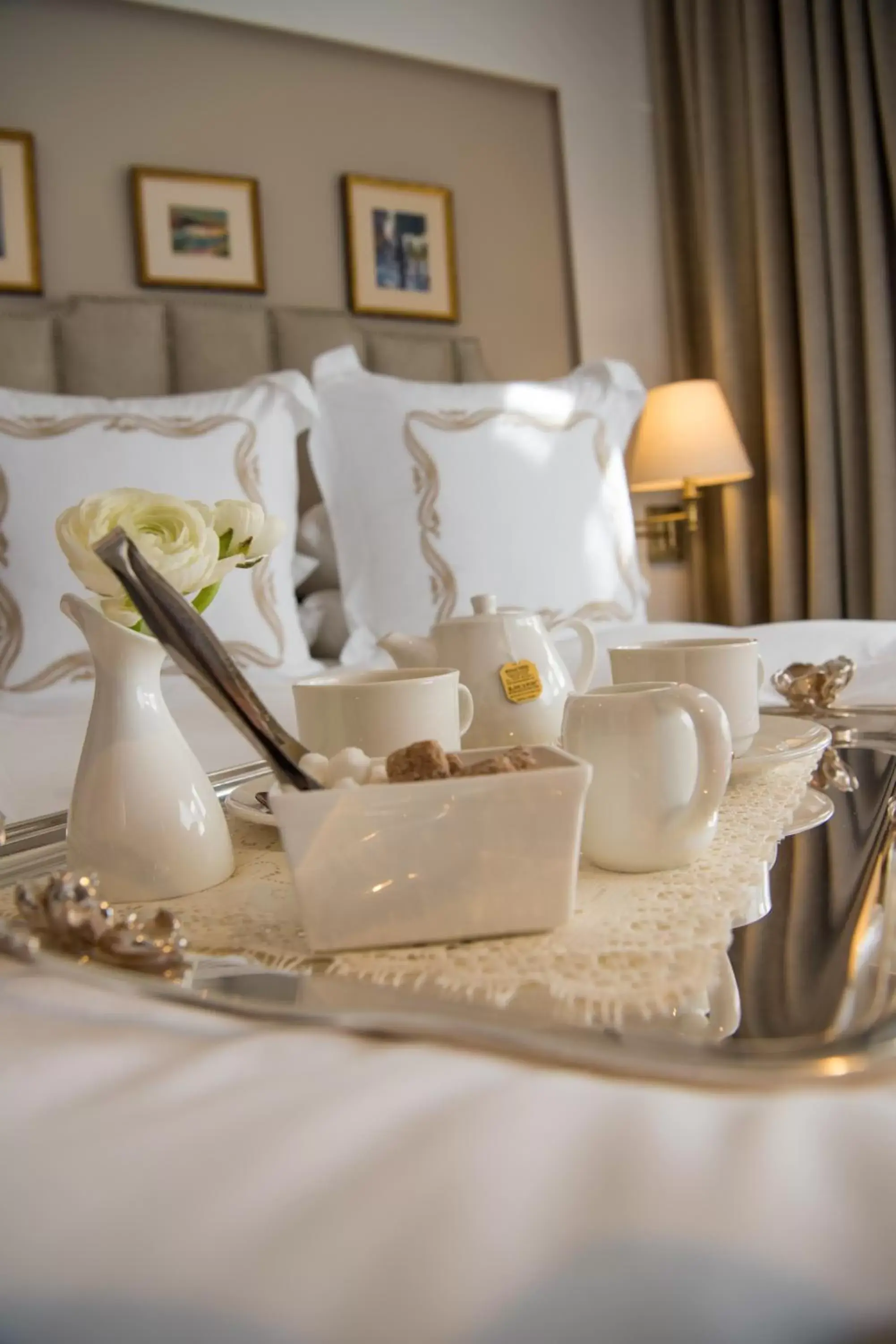 Bed in Neighbourgood Sutter Mansion Bed in Neighbourgood Sutter Mansion