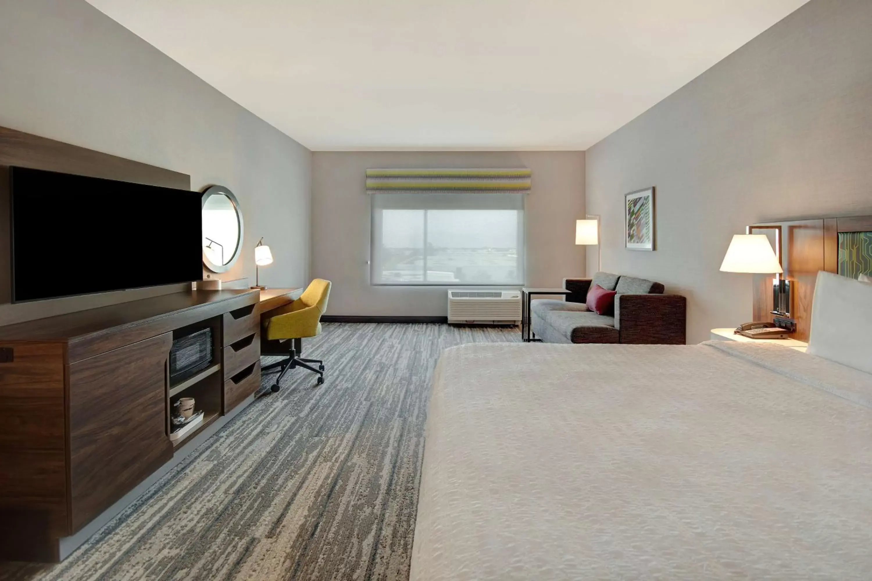 Bedroom, TV/Entertainment Center in Hampton Inn & Suites By Hilton Rancho Cucamonga