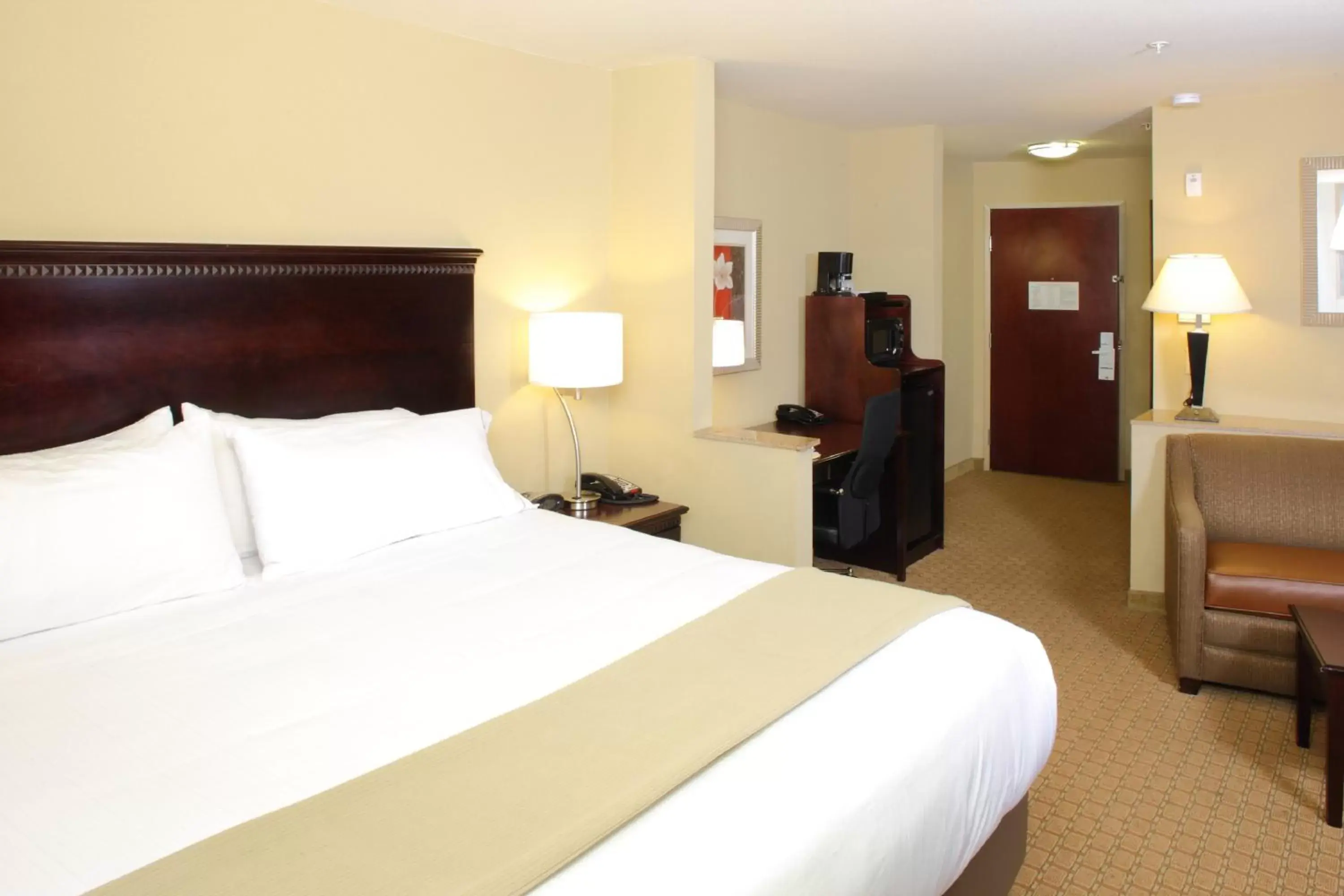 Photo of the whole room, Bed in Springdale Inn & Suites