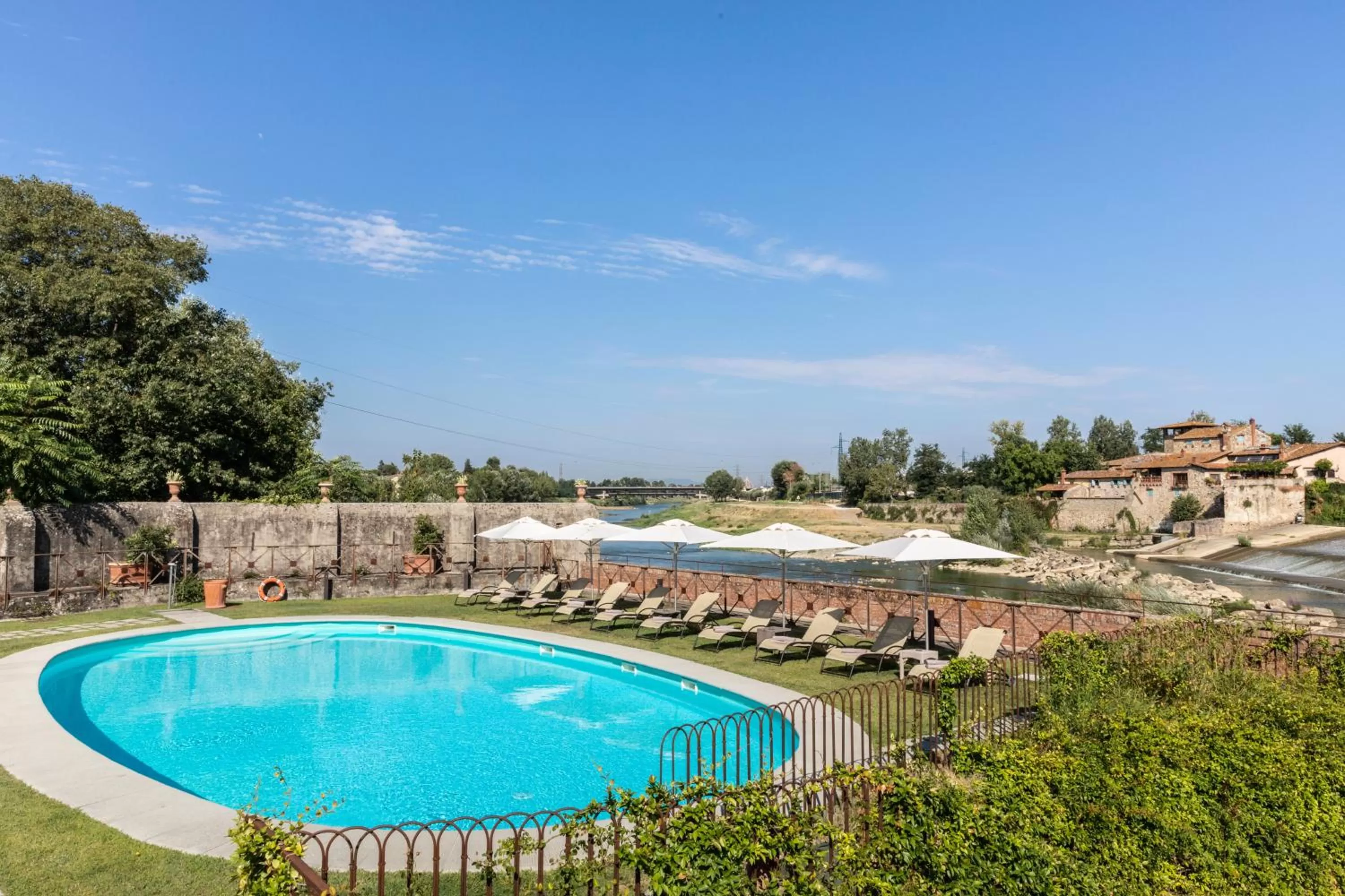 Swimming pool in Hotel Mulino di Firenze - WorldHotels Crafted