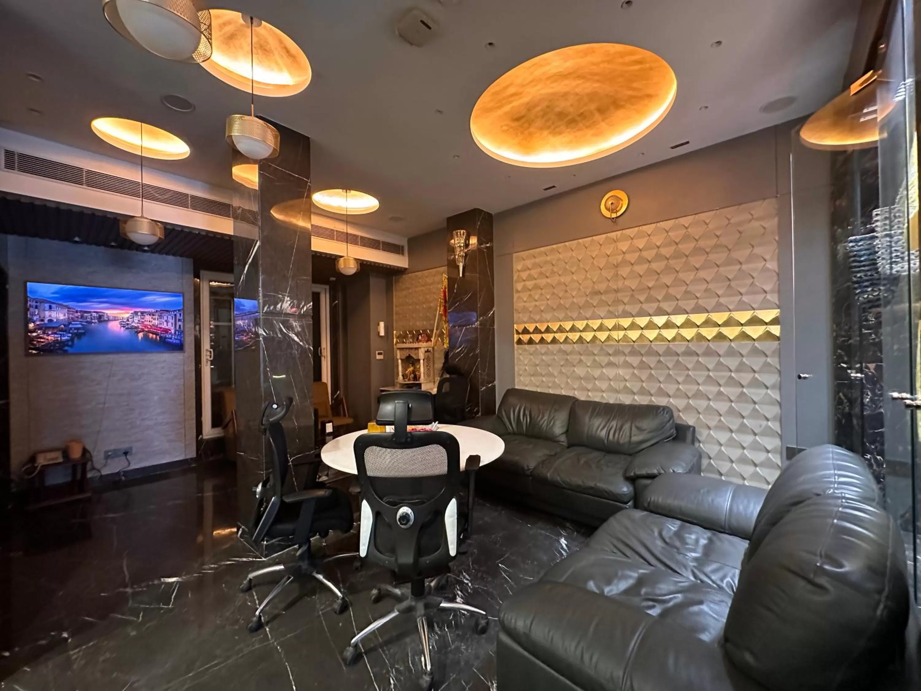 TV and multimedia in THE SINGH EMPIRE,New Delhi City Centre