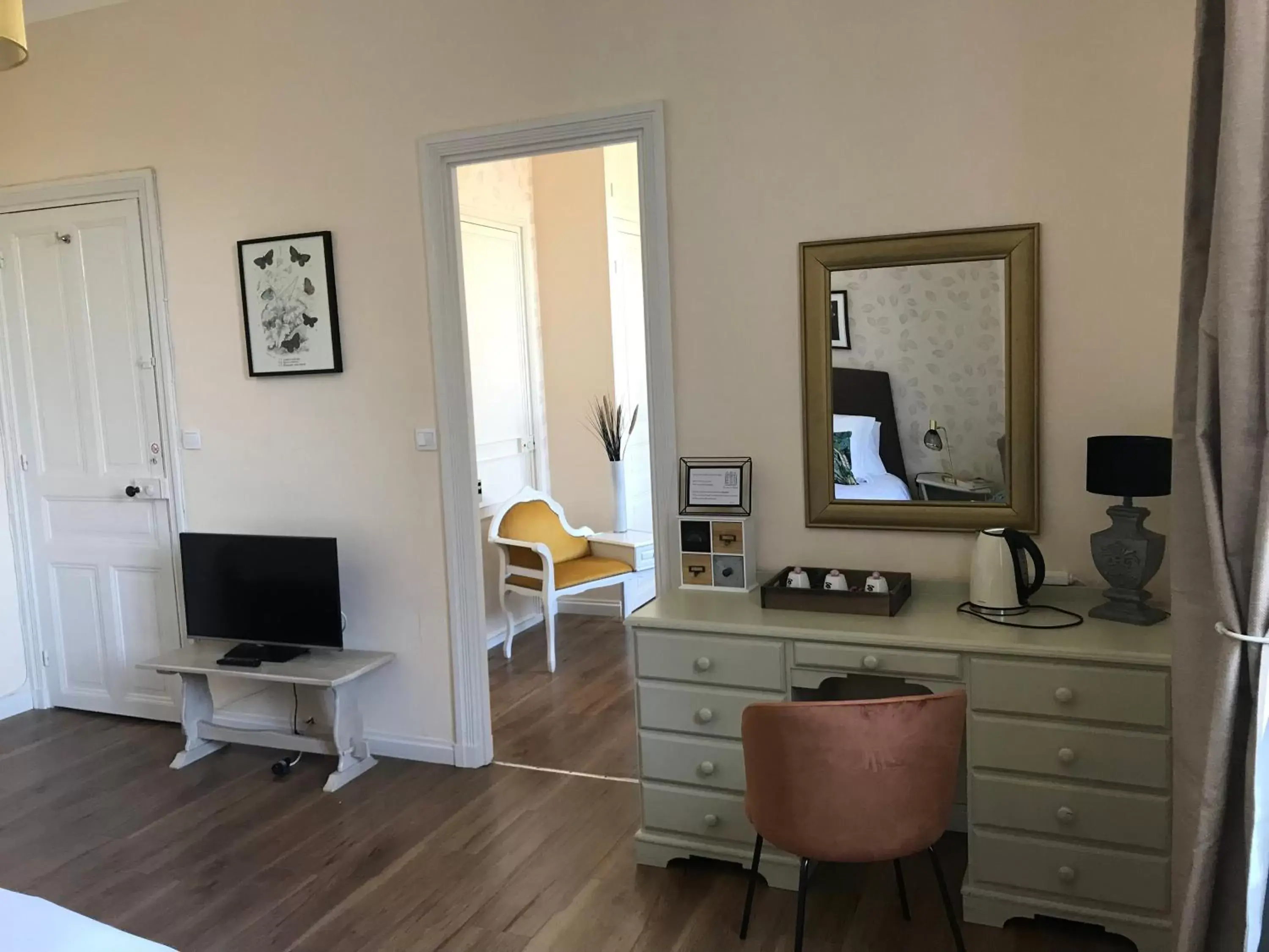 Bedroom, TV/Entertainment Center in La Maison de Louisette